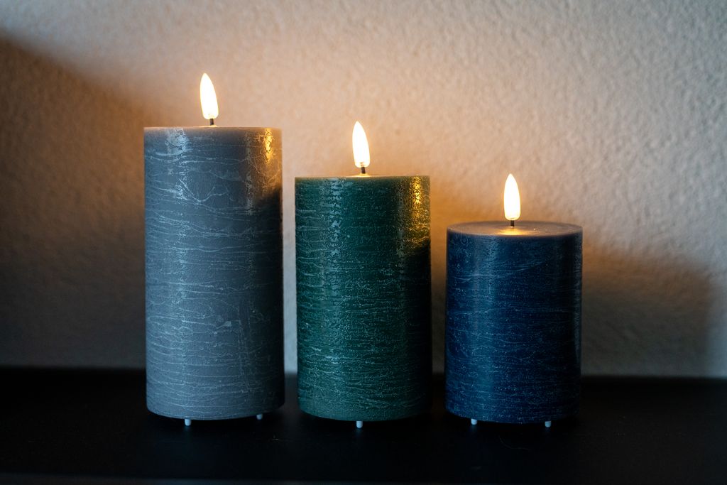 FlinQ - Ensemble de 3 bougies LED rechargeables à flamme vacillante - Télécommande incluse - Neutres chaudes