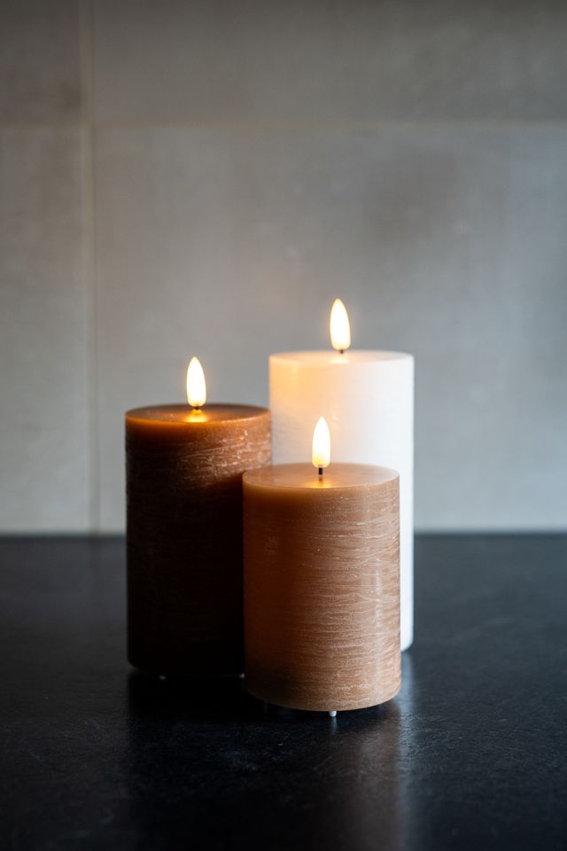 FlinQ - Ensemble de 3 bougies LED rechargeables à flamme vacillante - Télécommande incluse - Nuits urbaines