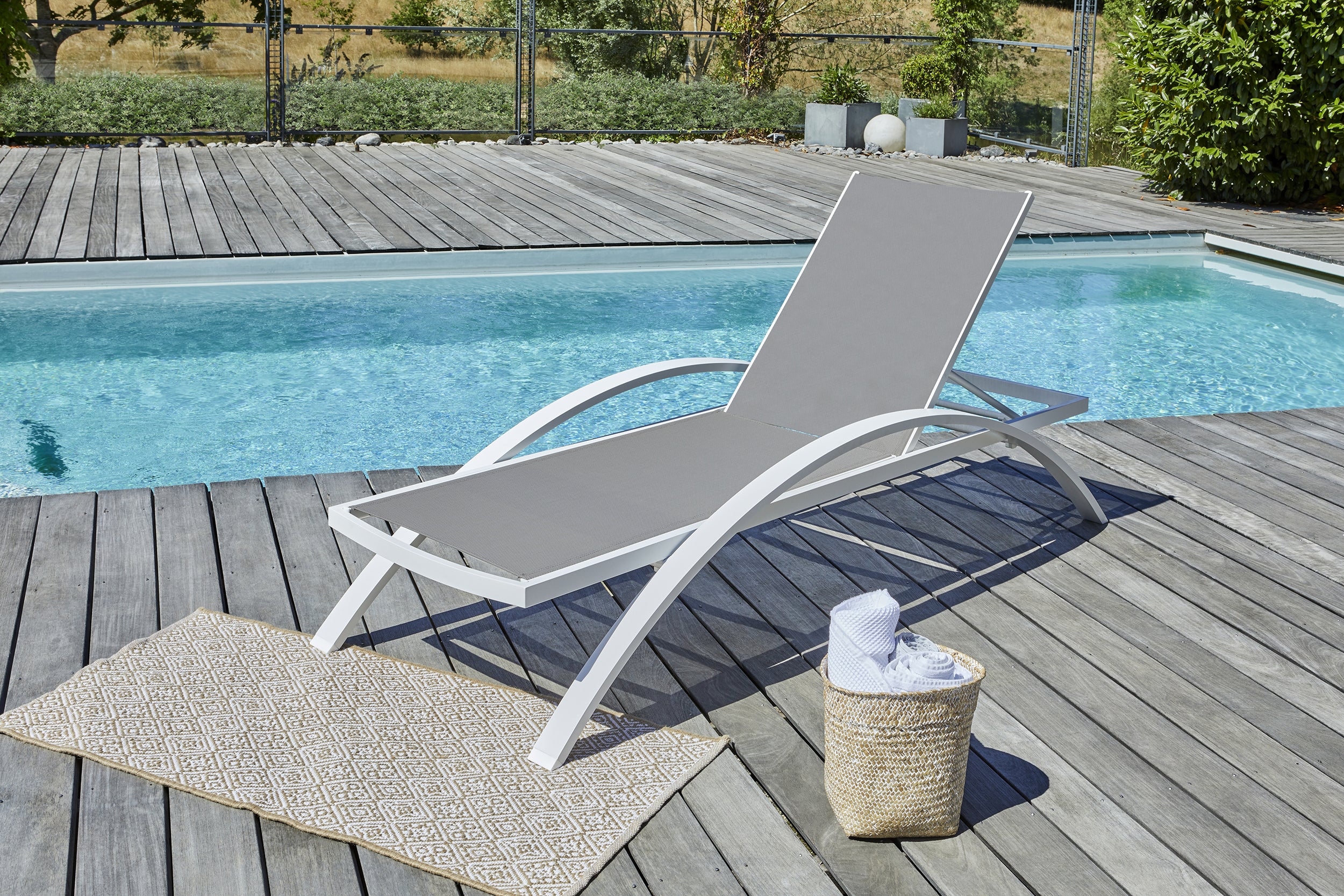 2 bains de soleil BARCELONA-CL-BLANC (pré-montés) empilables