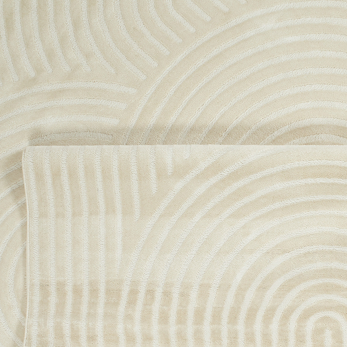 Tapis arc-en-ciel crème avec longs poils en relief