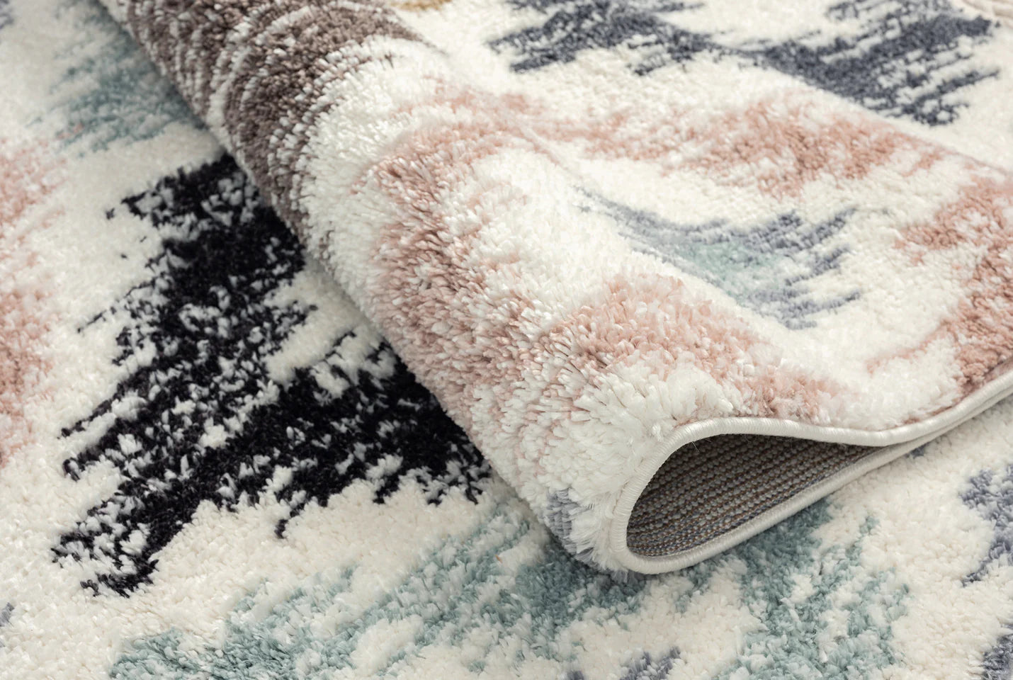 Tapis berbère à motifs losanges colorés muticolore – Delya