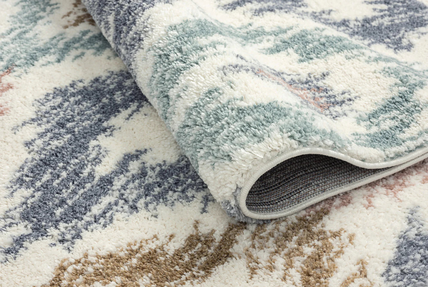 Tapis berbère à motifs losanges colorés pastel – Delya