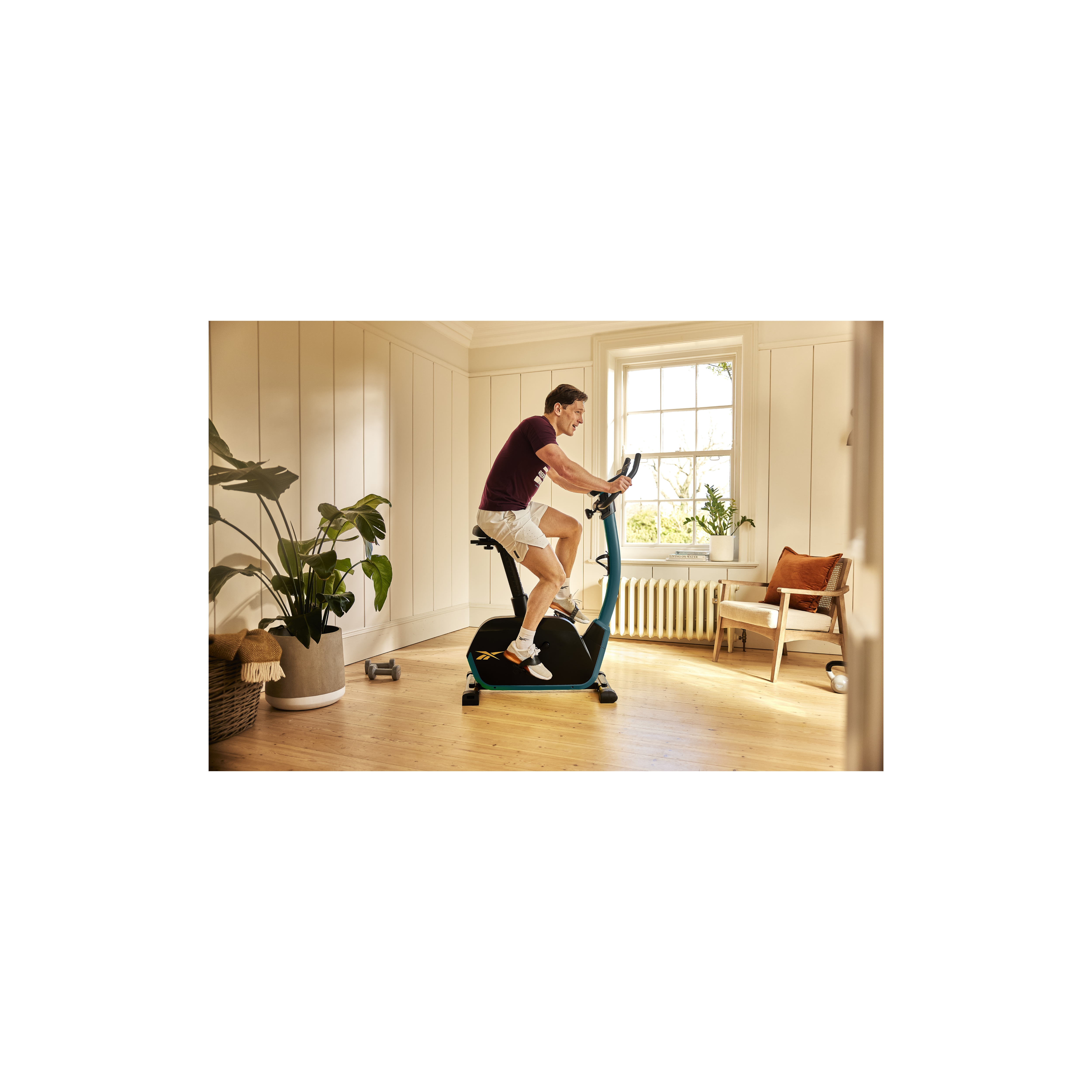 Vélo de Fitness Ergomètre - Reebok - Modèle FR30 - Roue d'inertie 9 KG - Ecran tactile LED