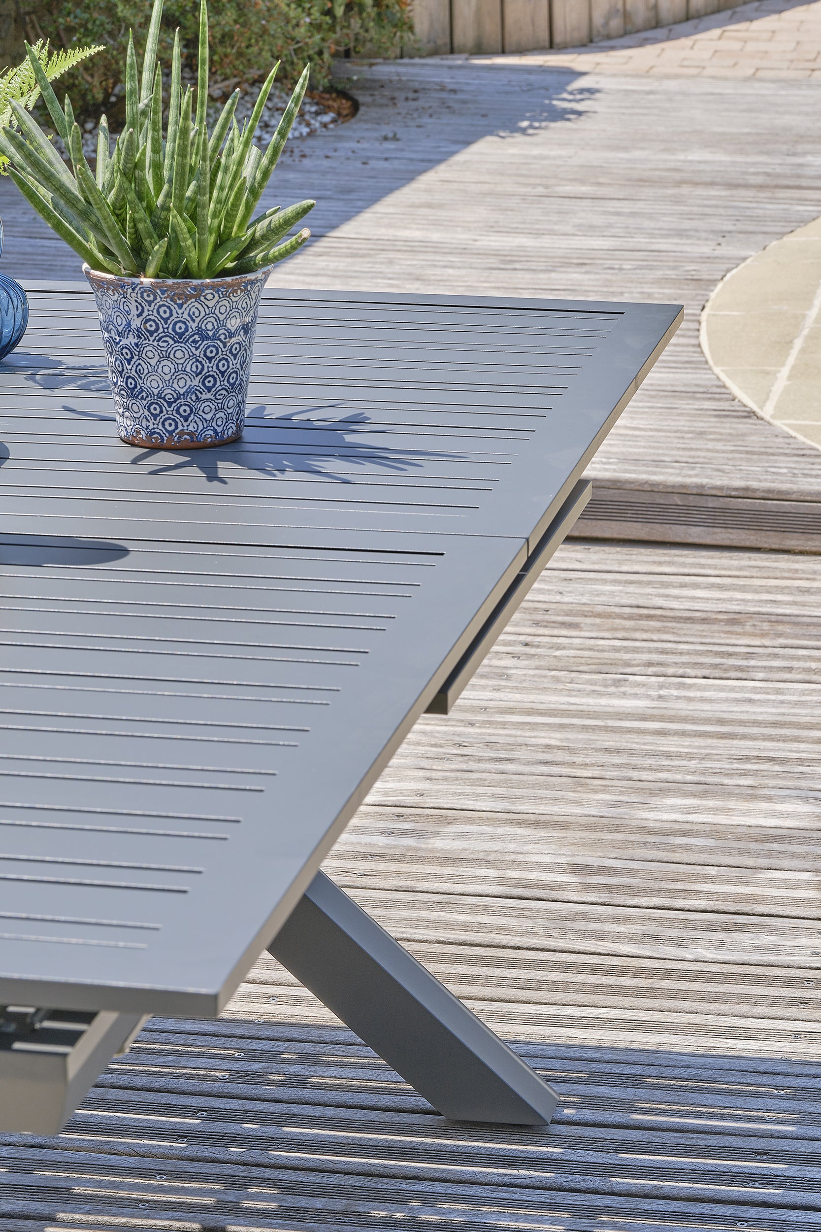Table de jardin FLORIDE (180/240x100 cm) en aluminium avec rallonge automatique - GRIS ANTHRACITE