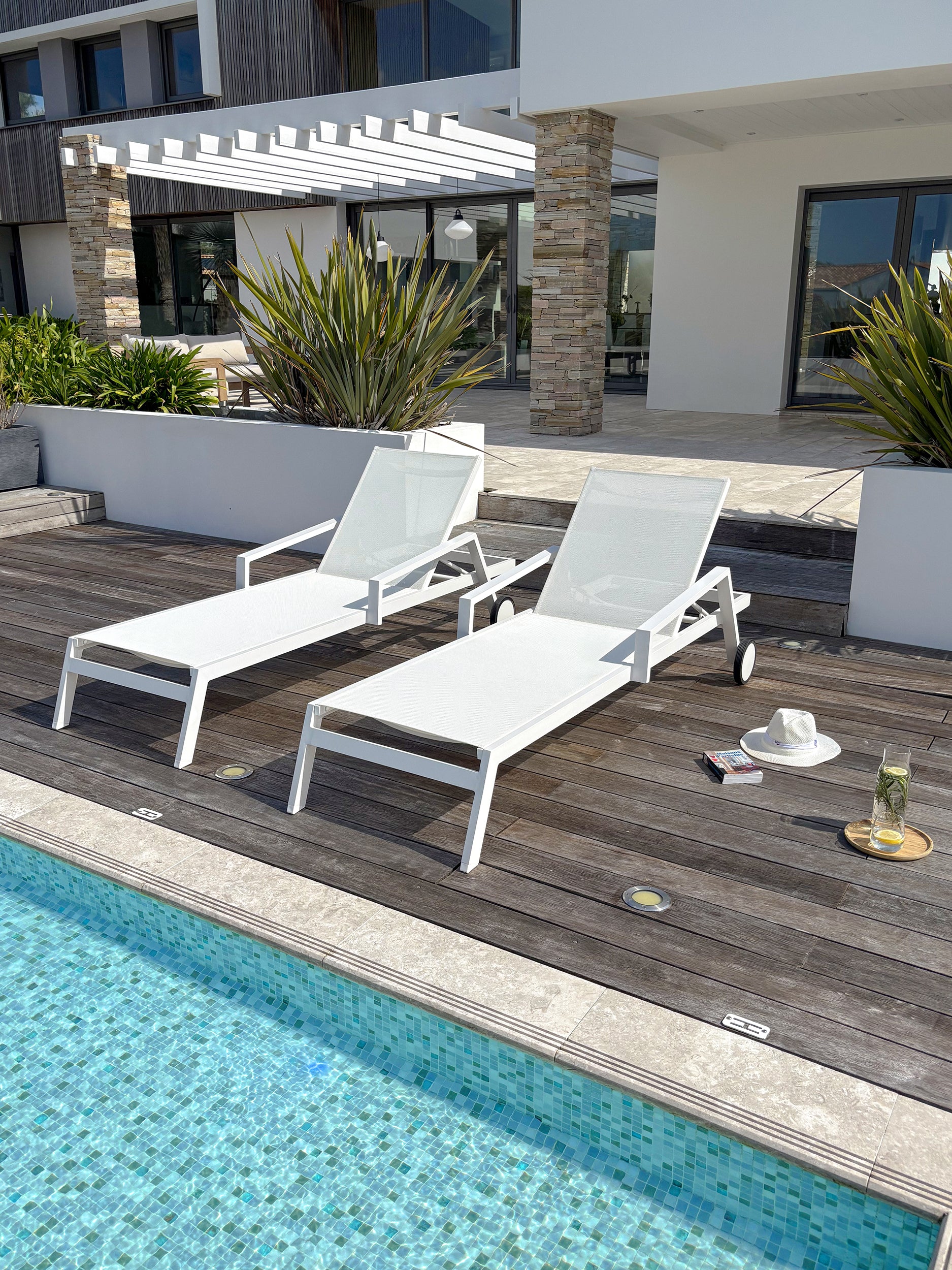 2 bains de soleil multi-positions IBIZA-CL-BLANC