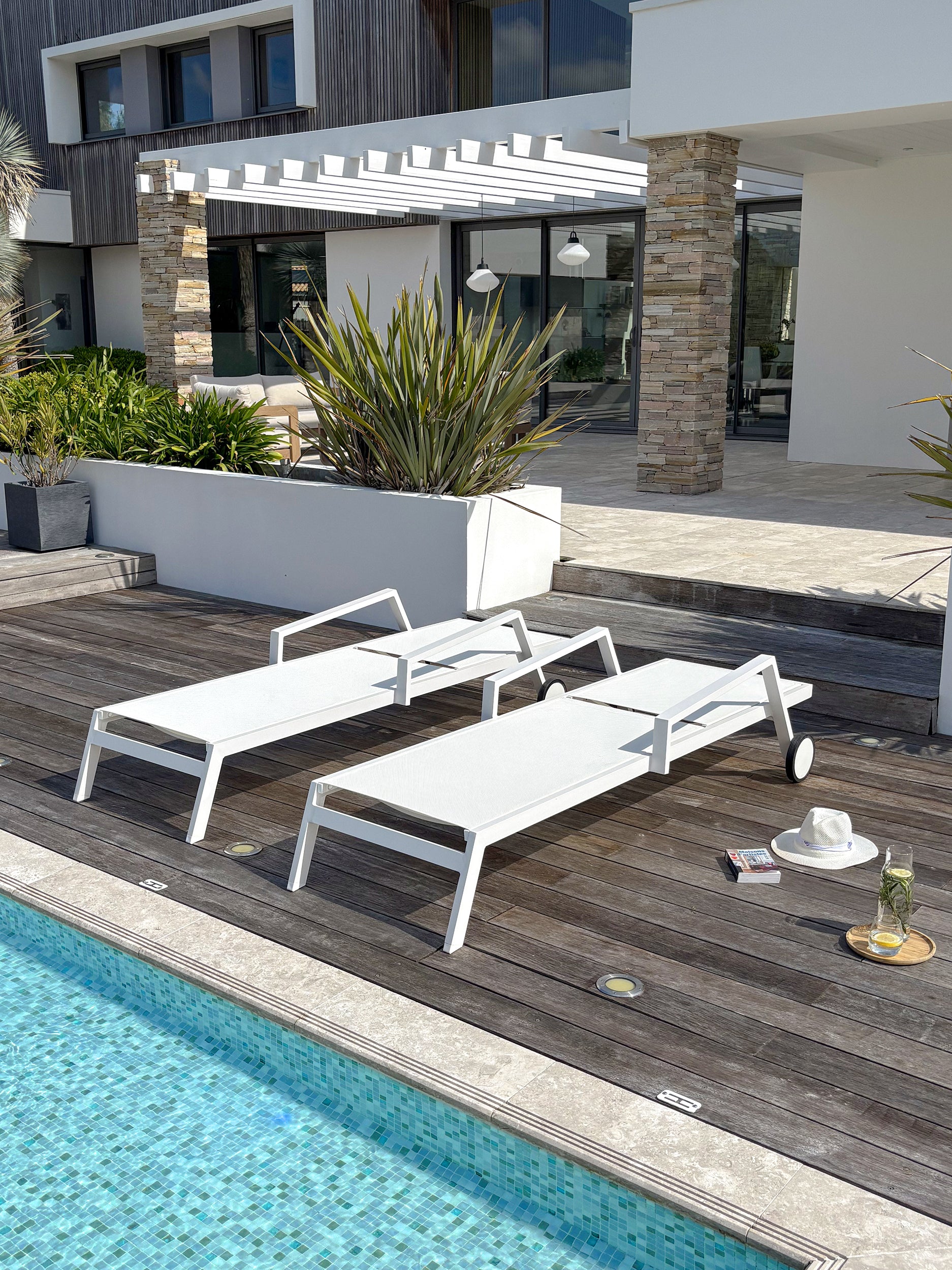 2 bains de soleil multi-positions IBIZA-CL-BLANC