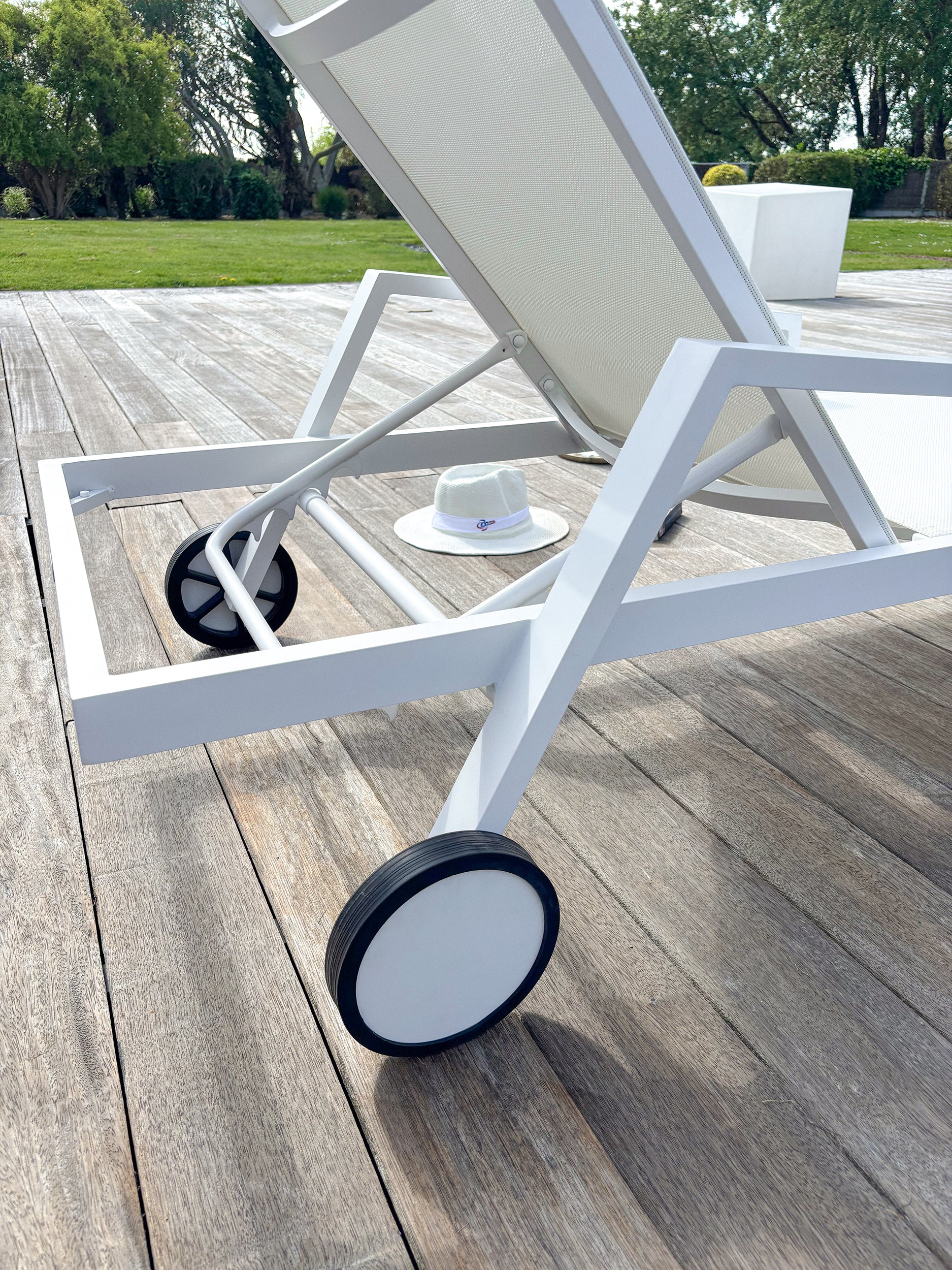Bain de soleil multi-positions IBIZA en aluminium et textilène - BLANC