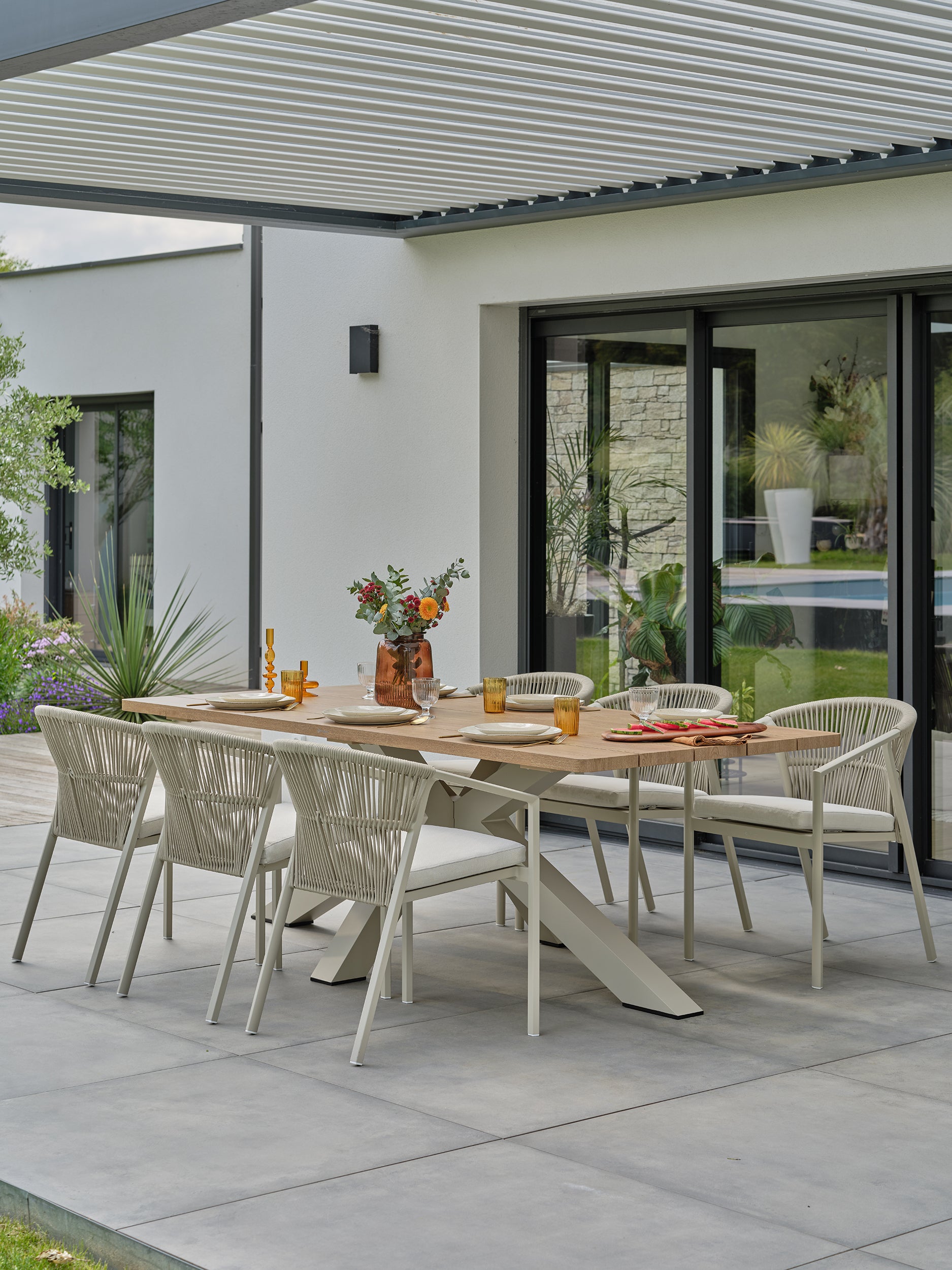 Ensemble repas de jardin Kelia 6 places - Grège effet bois clair 220 cm