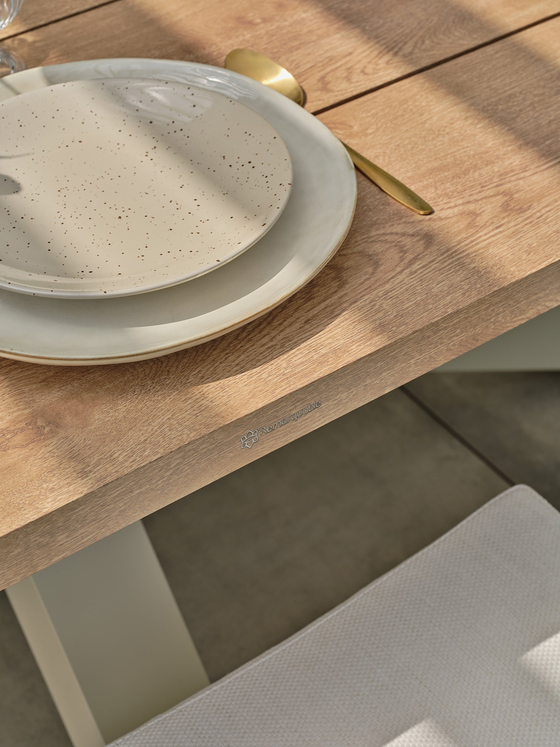 Ensemble repas de jardin Kelia 6 places - Grège effet bois clair 220 cm
