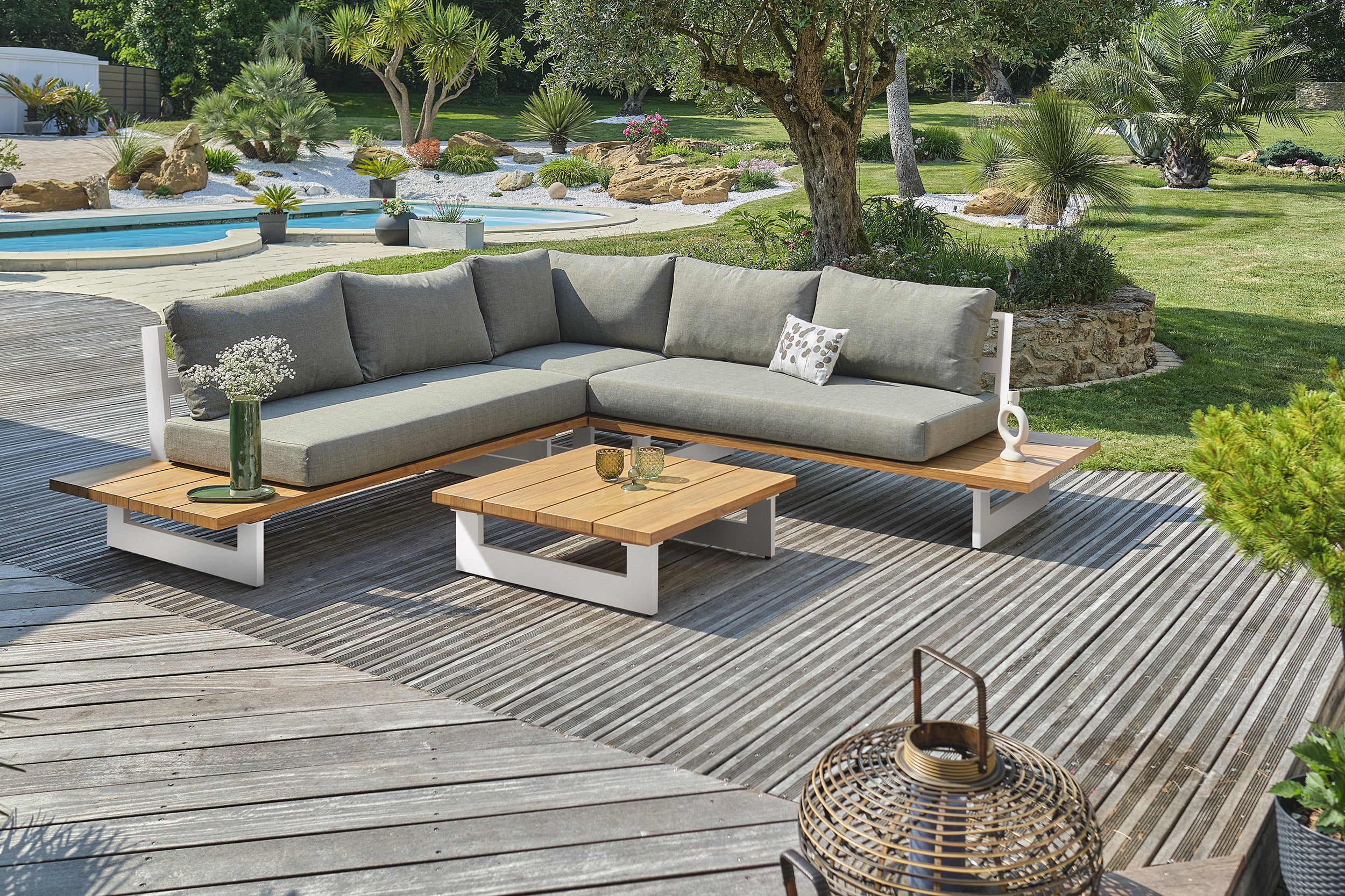Salon de jardin LAVEZZI 5 places en aluminium et plateau imitation bois - BLANC