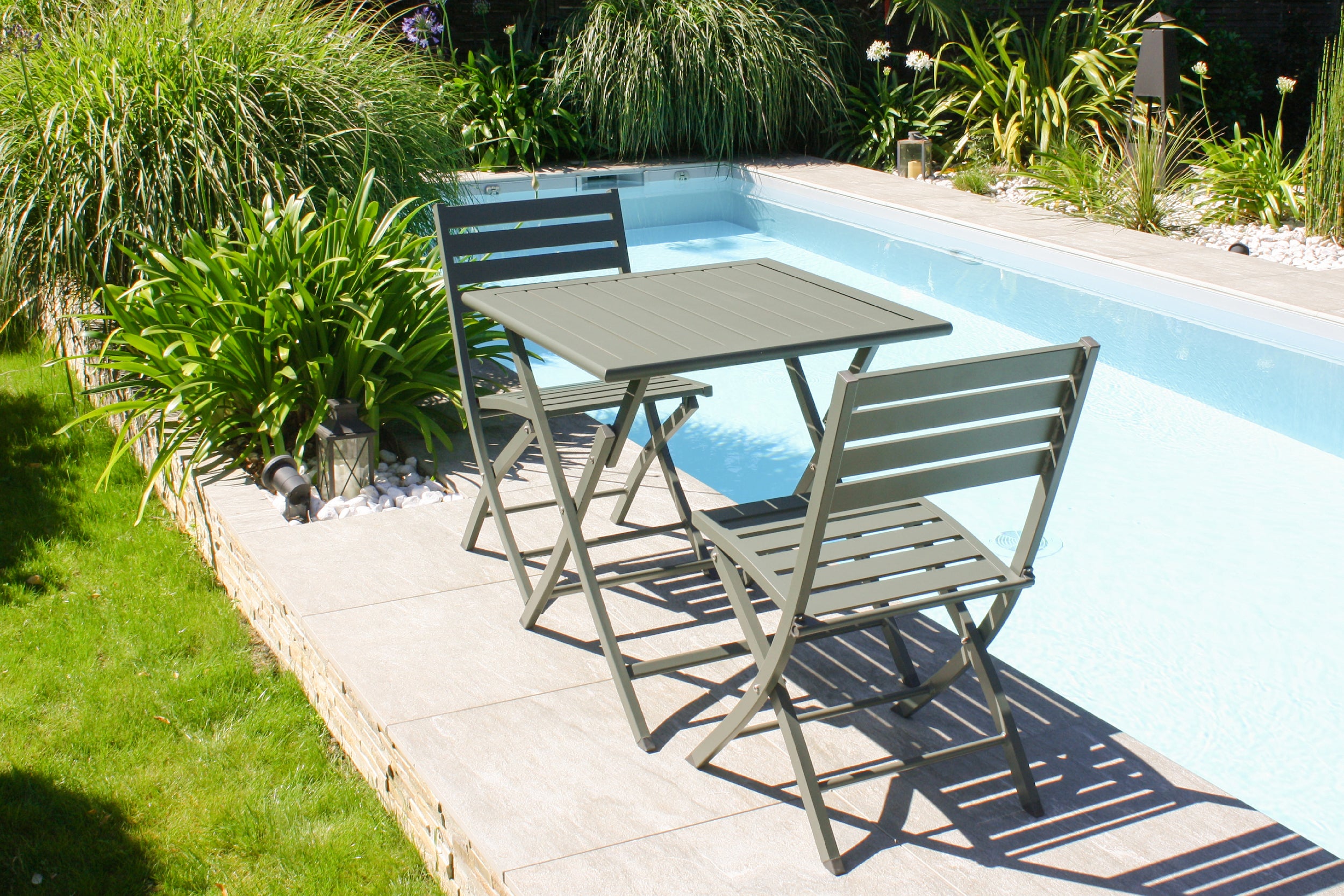Table de jardin MARIUS-TB70-KAKI pliante et 2 chaises MARIUS-CP-KAKI pliantes