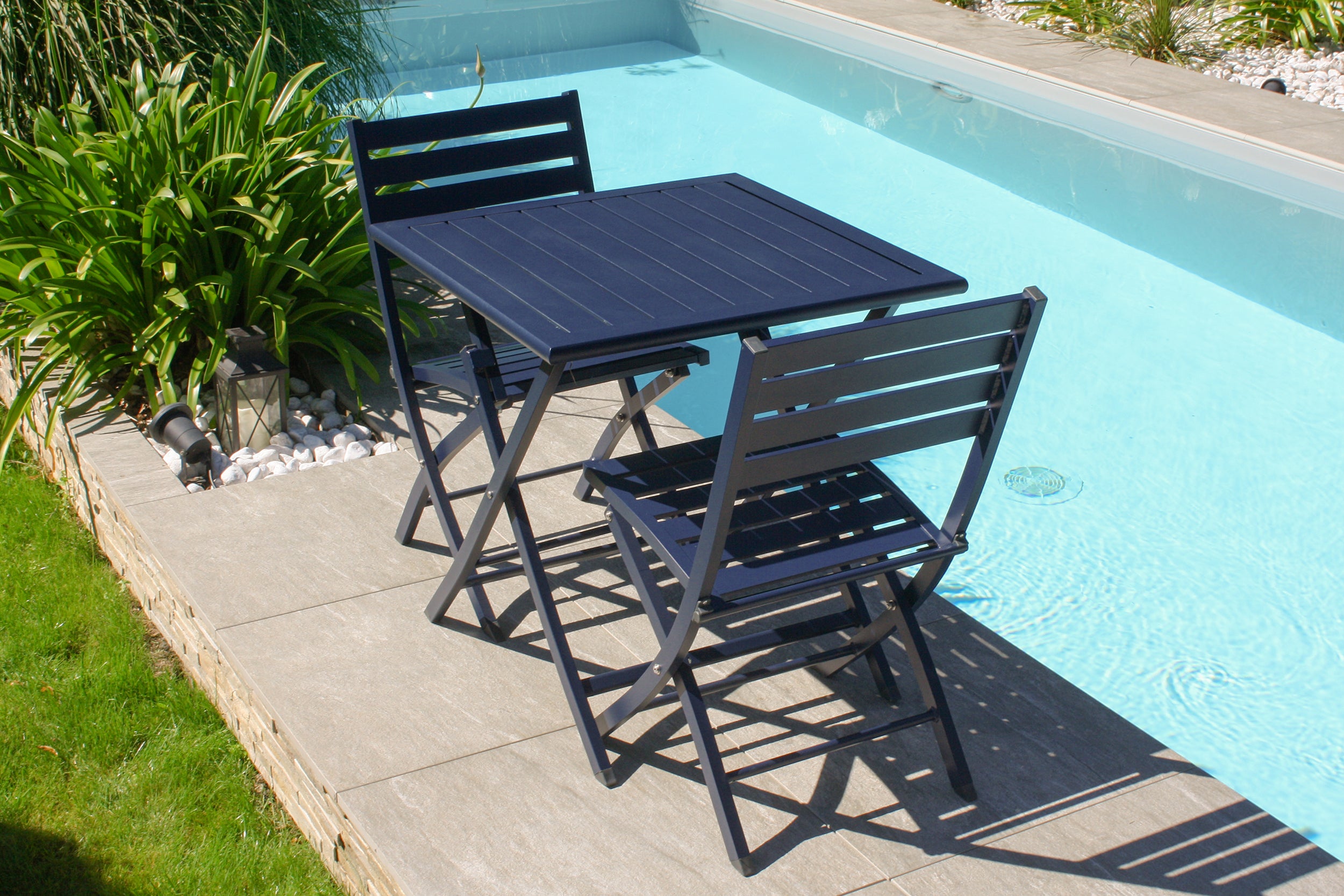 Table de jardin MARIUS-TB70-MARINE pliante et 2 chaises MARIUS-CP-MARINE pliantes