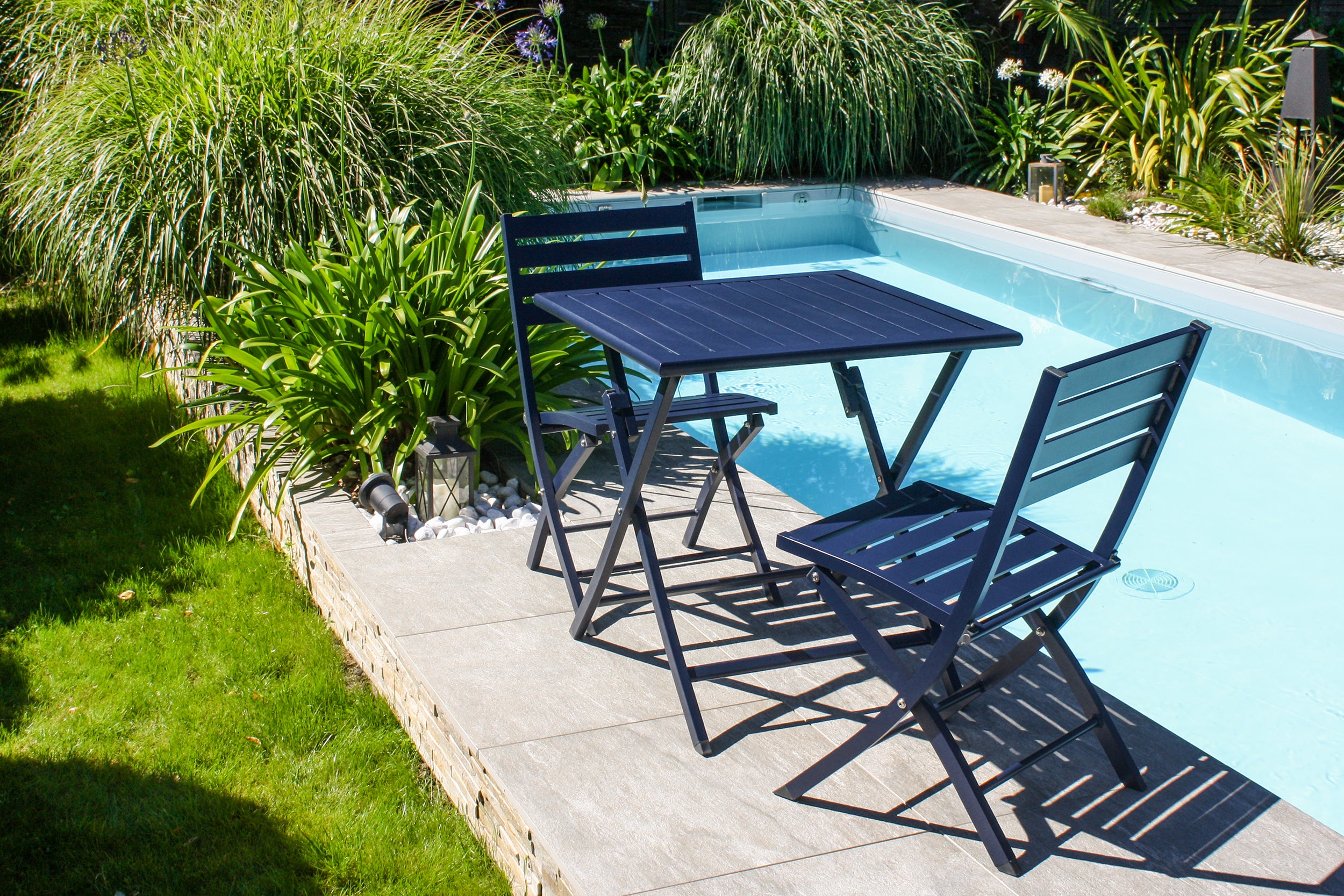 Table de jardin MARIUS-TB70-MARINE pliante et 2 chaises MARIUS-CP-MARINE pliantes
