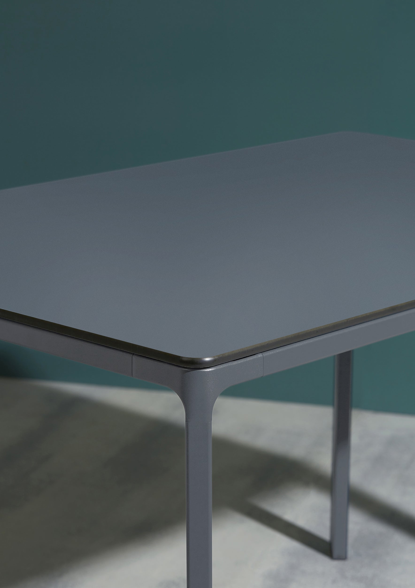 Table de jardin MEET (160x90 cm) en aluminium laqué et peinture Epoxy - GRIS ANTHRACITE