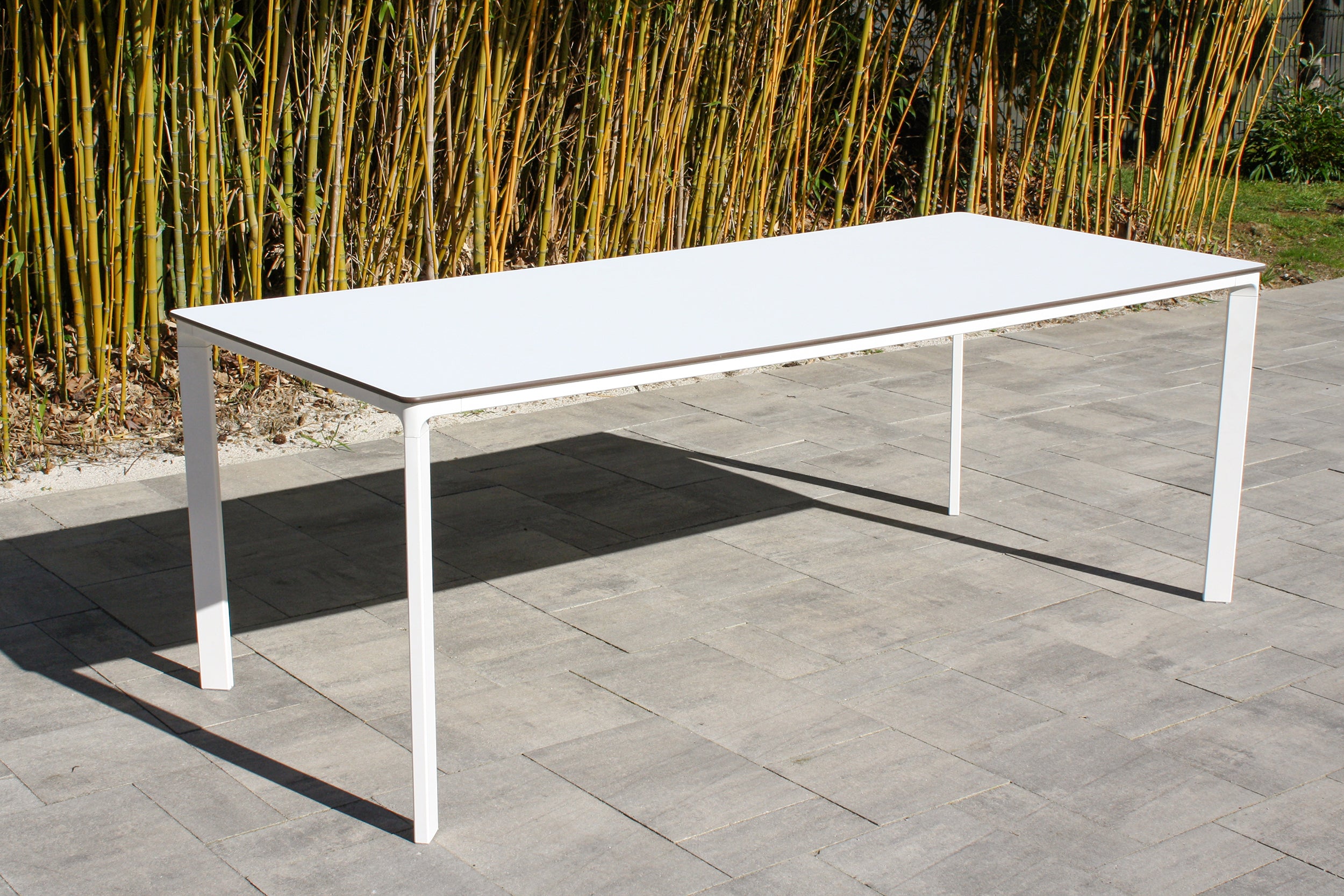 Table de jardin MEET (200x90 cm) en aluminium laqué et peinture Epoxy - BLANC