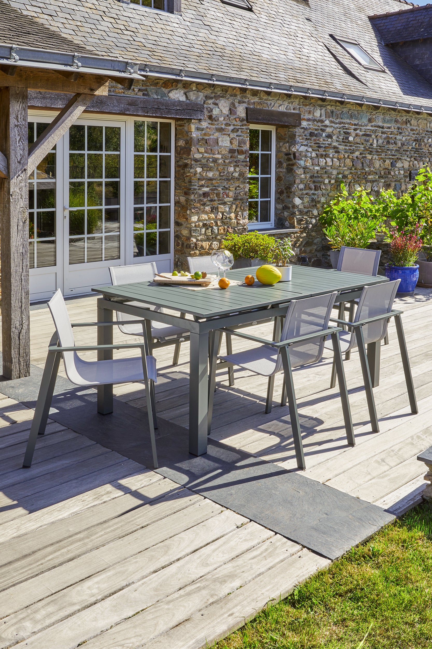 Fauteuil de jardin empilable MIAMI en textilène gris et aluminium - KAKI