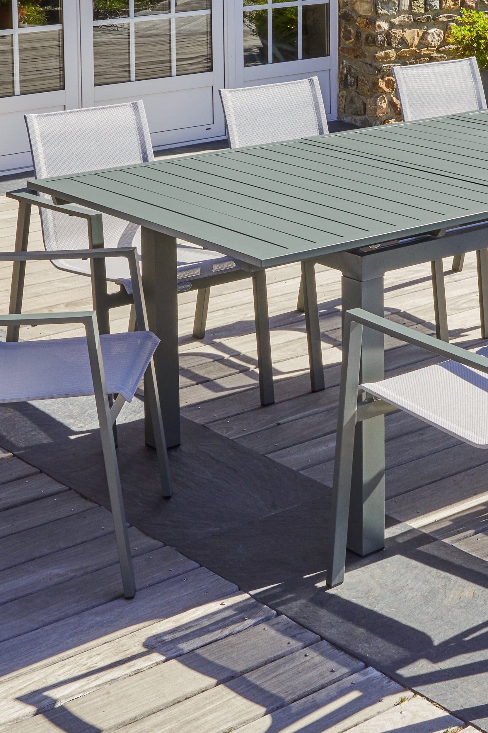 Table de jardin MIAMI (180/240x100 cm) en aluminium avec rallonge automatique - KAKI
