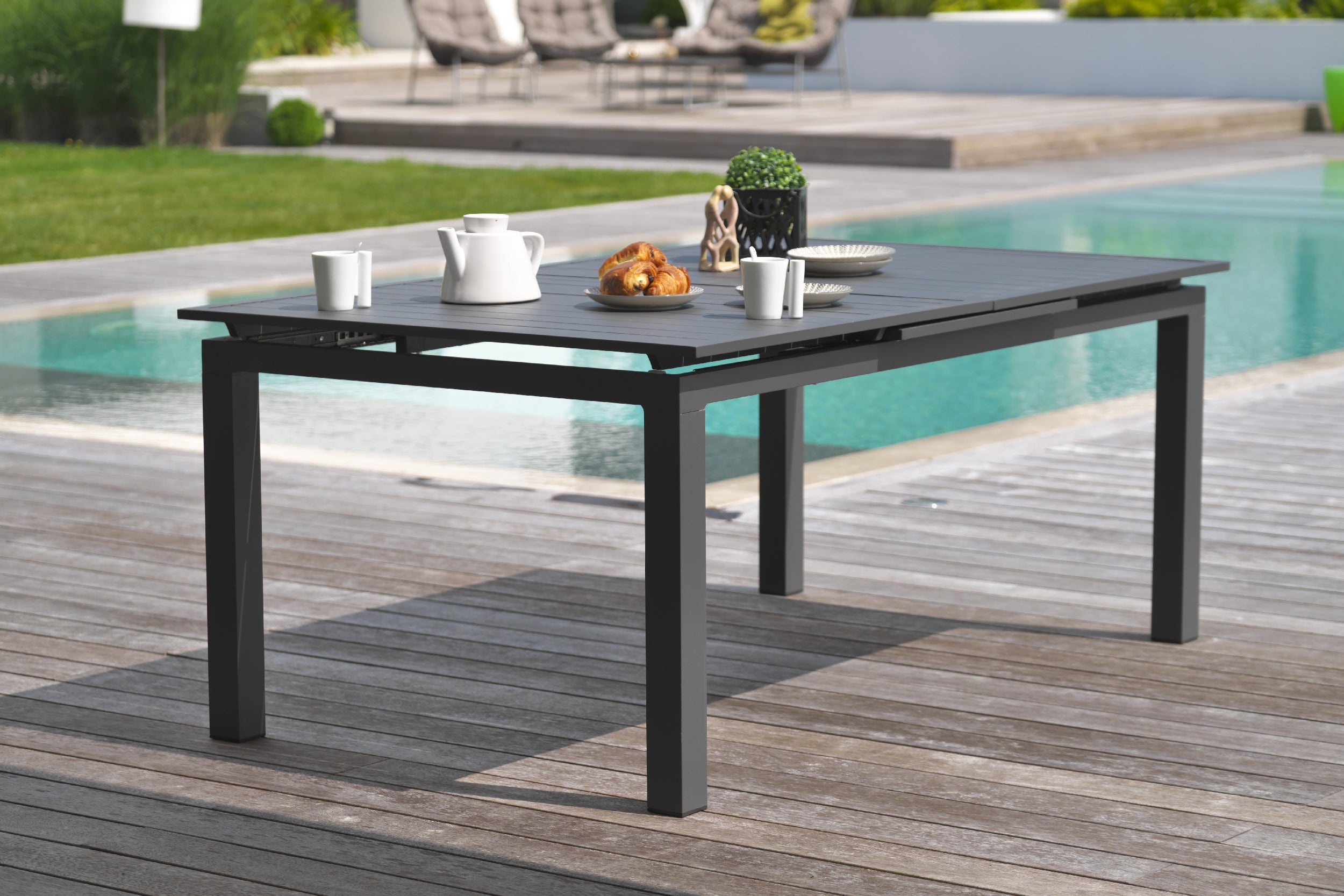 Table de jardin MIAMI-TB300 avec rallonge et 12 fauteuils ALU-MIAMI-FT empilables