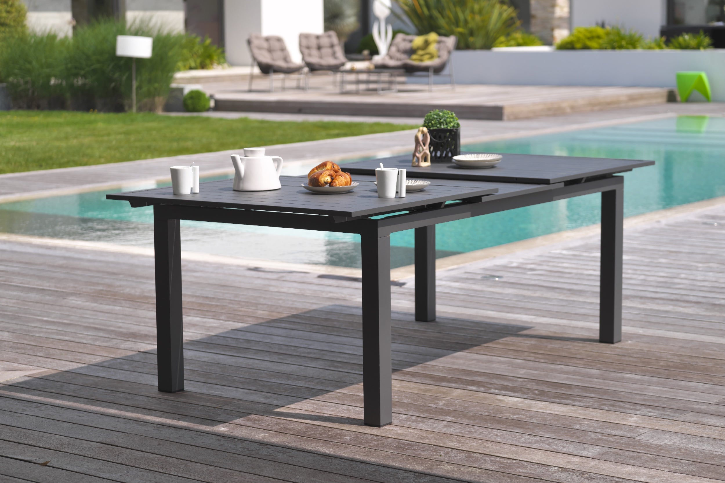 Table de jardin MIAMI-TB300 avec rallonge et 12 fauteuils ALU-MIAMI-FT empilables