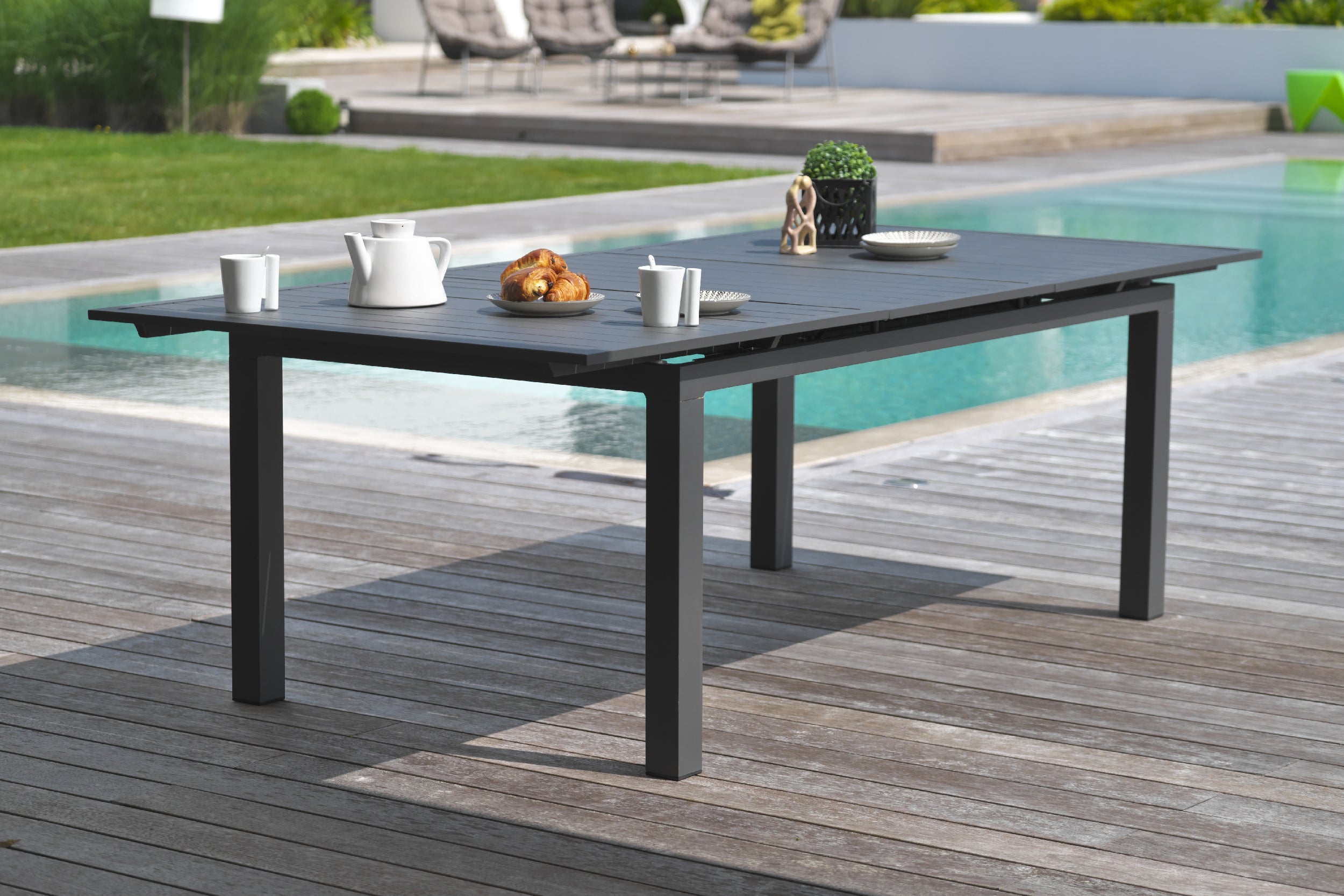 Table de jardin MIAMI-TB300 avec rallonge et 12 fauteuils ALU-MIAMI-FT empilables