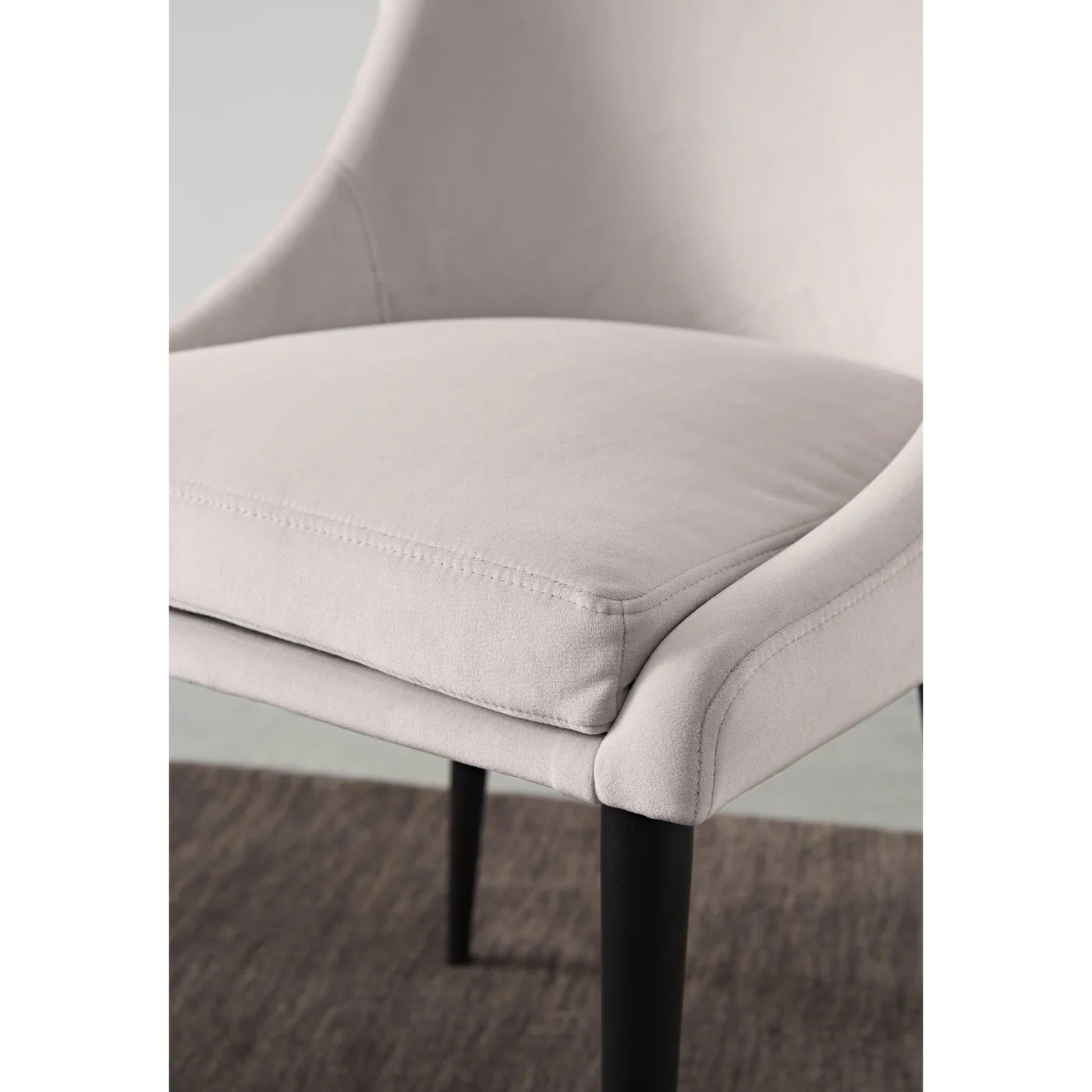Chaise de salle à manger avec pieds en métal rembourrés, couleur gris cendré et noir - Winston