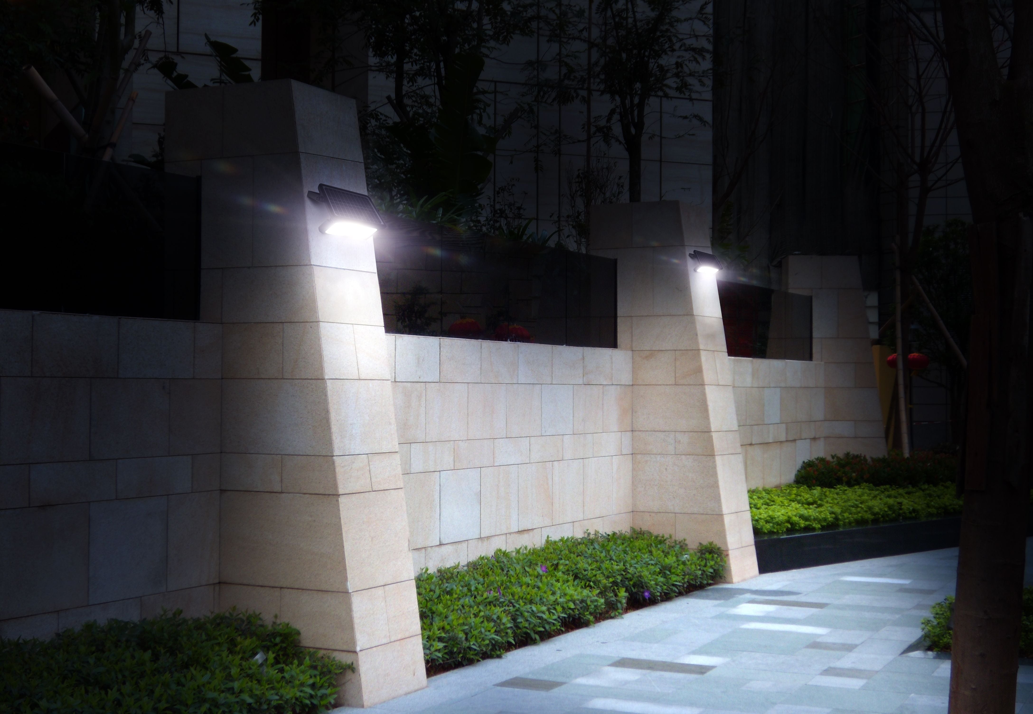 Solar LED Floodlight 10W - Projecteur à énergie solaire - Lampe d'extérieur - IP65 - Lumière vive avec détecteur de mouvement