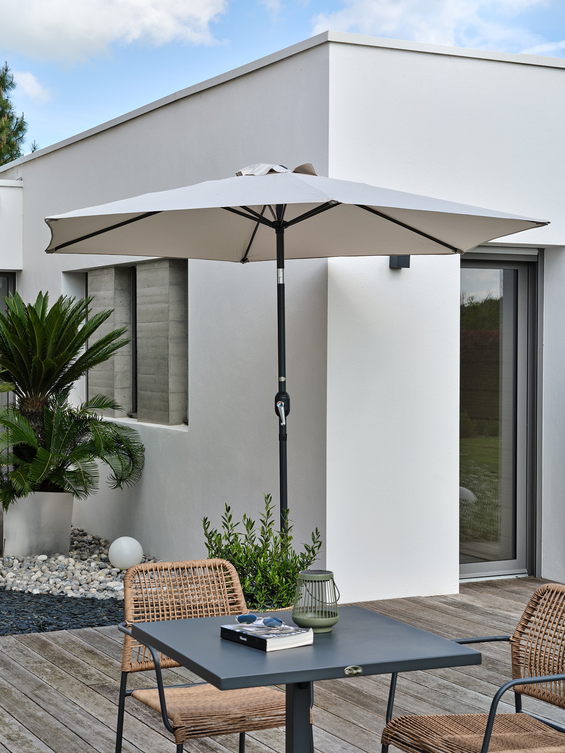 Parasol MARBELLA (diam. 2,7 m) à manivelle en aluminium gris anthracite et polyester - GRIS