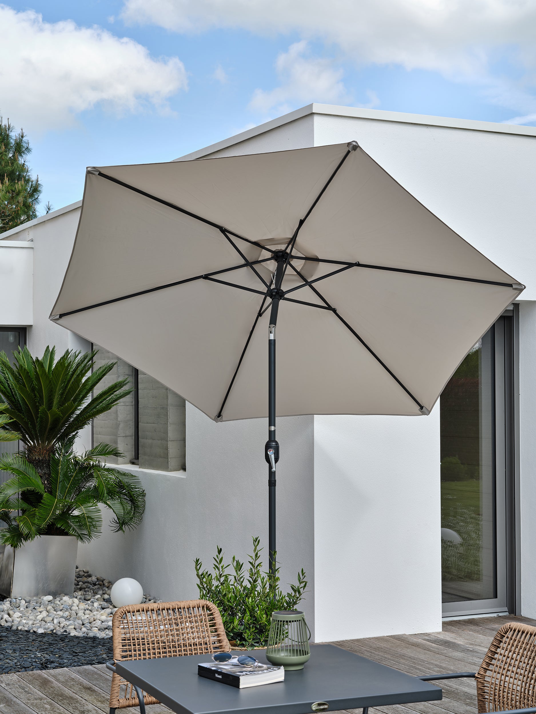 Parasol MARBELLA (diam. 2,7 m) à manivelle en aluminium gris anthracite et polyester - GRIS