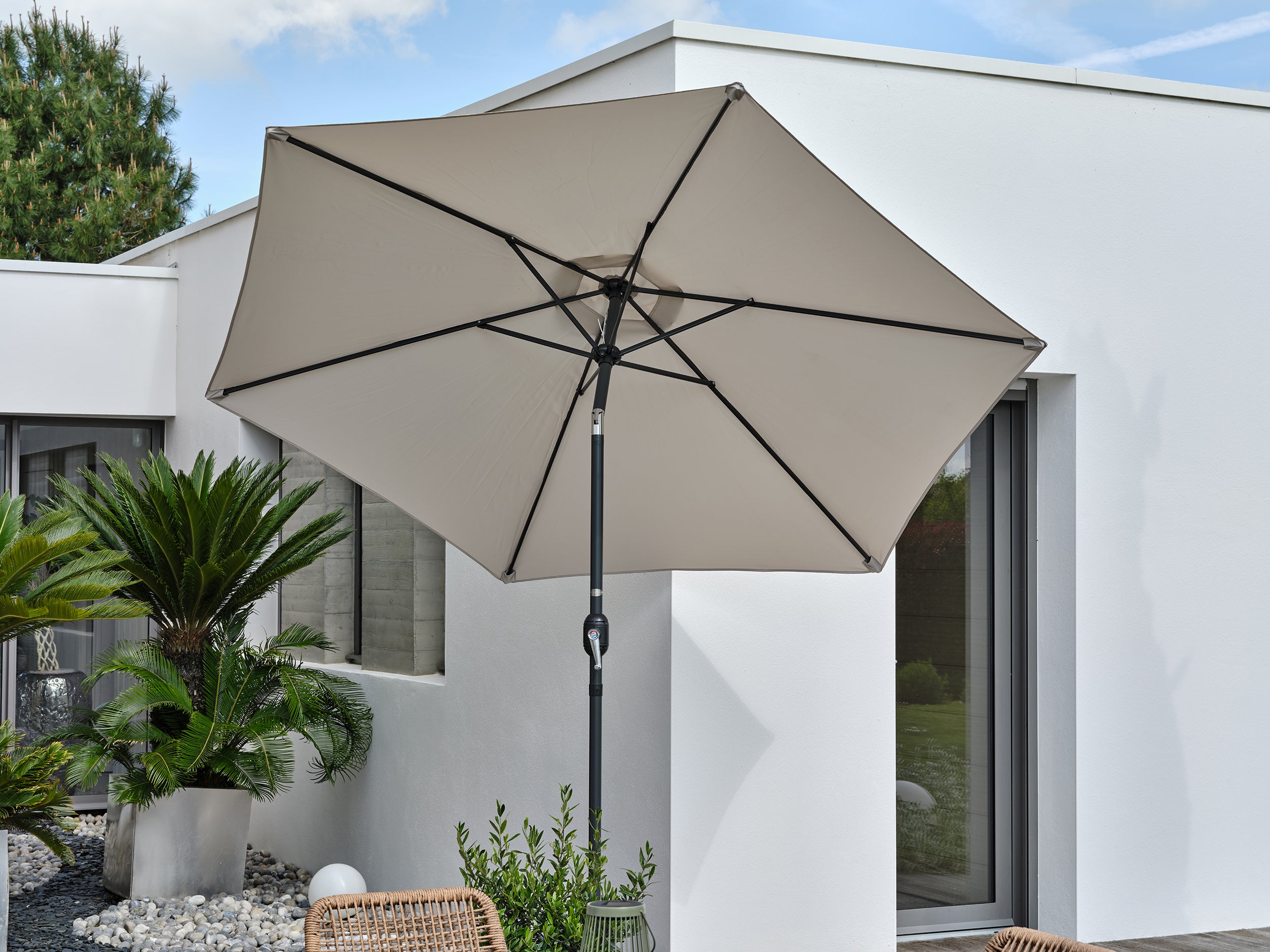 Parasol MARBELLA (diam. 2,7 m) à manivelle en aluminium gris anthracite et polyester - GRIS