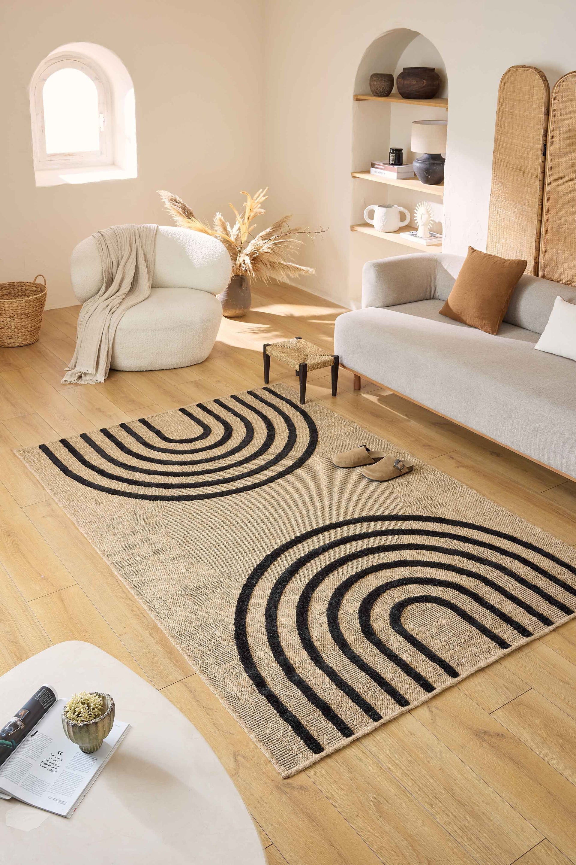 Tapis aspect jute noir motifs arcs