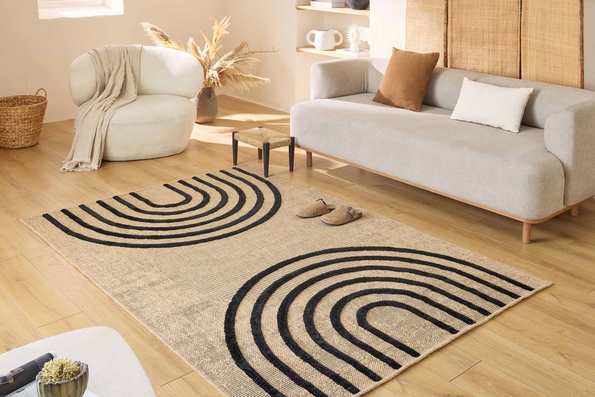 Tapis aspect jute noir motifs arcs
