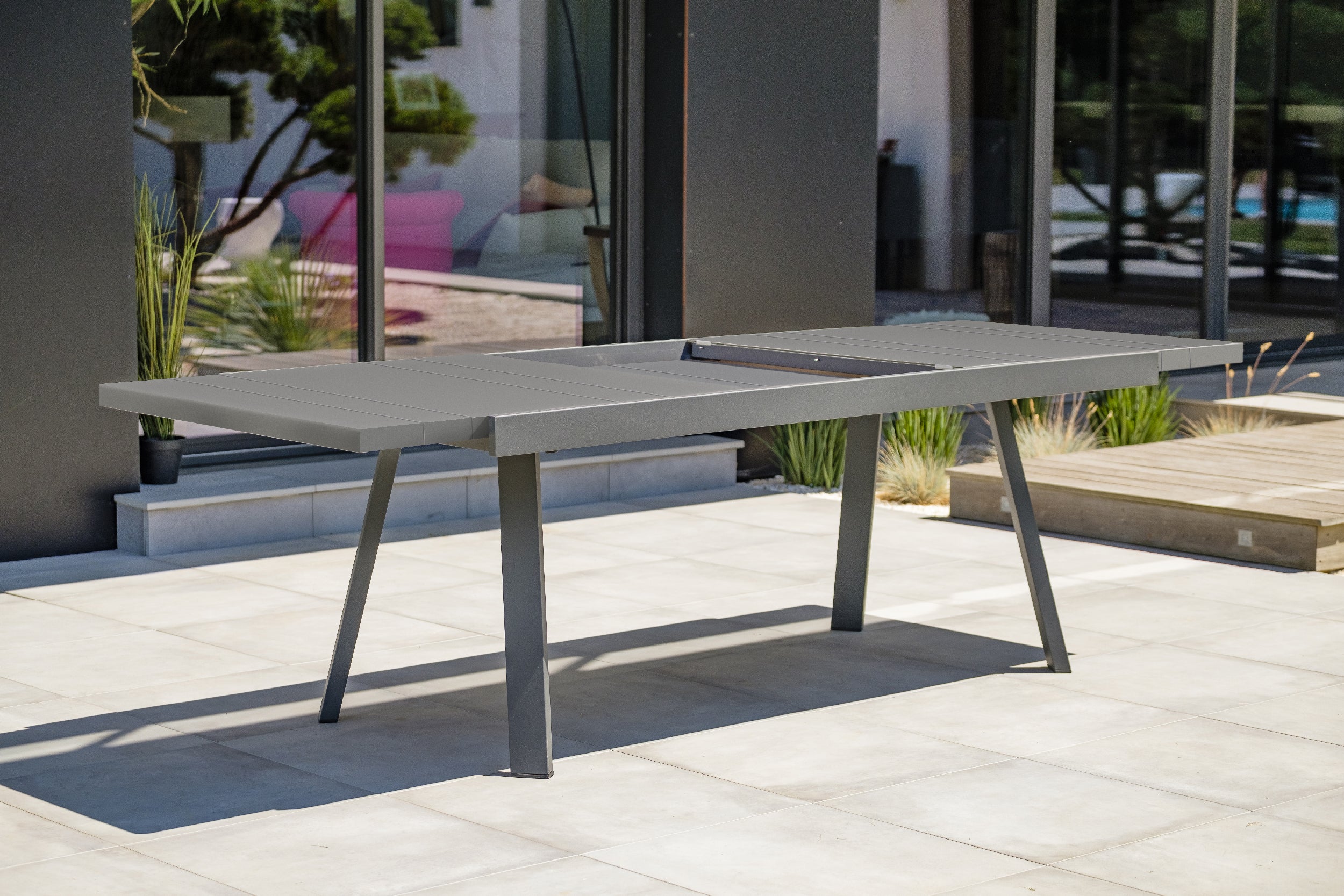 Table de jardin STOCKHOLM-TB300-ALU avec rallonge et 8 chaises STOCKHOLM-CH empilables