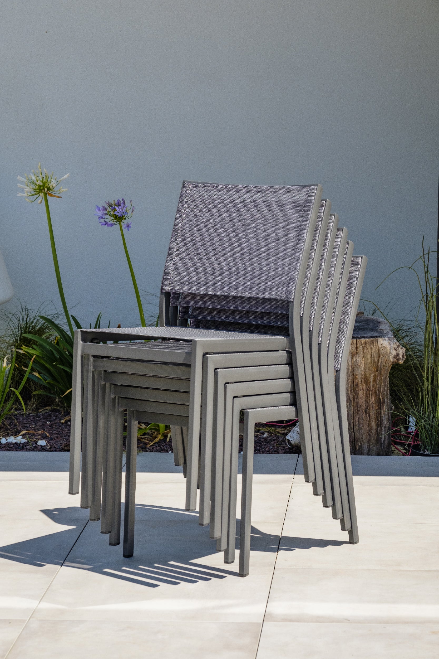 Table de jardin STOCKHOLM-TB300-ALU avec rallonge et 8 chaises STOCKHOLM-CH empilables
