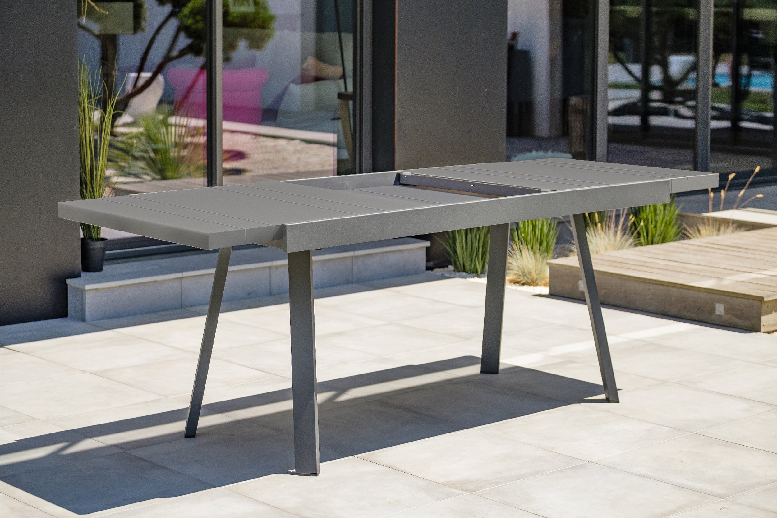 Table de jardin STOCKHOLM (150/225x96 cm) en aluminium avec rallonge intégrée - GRIS ANTHRACITE