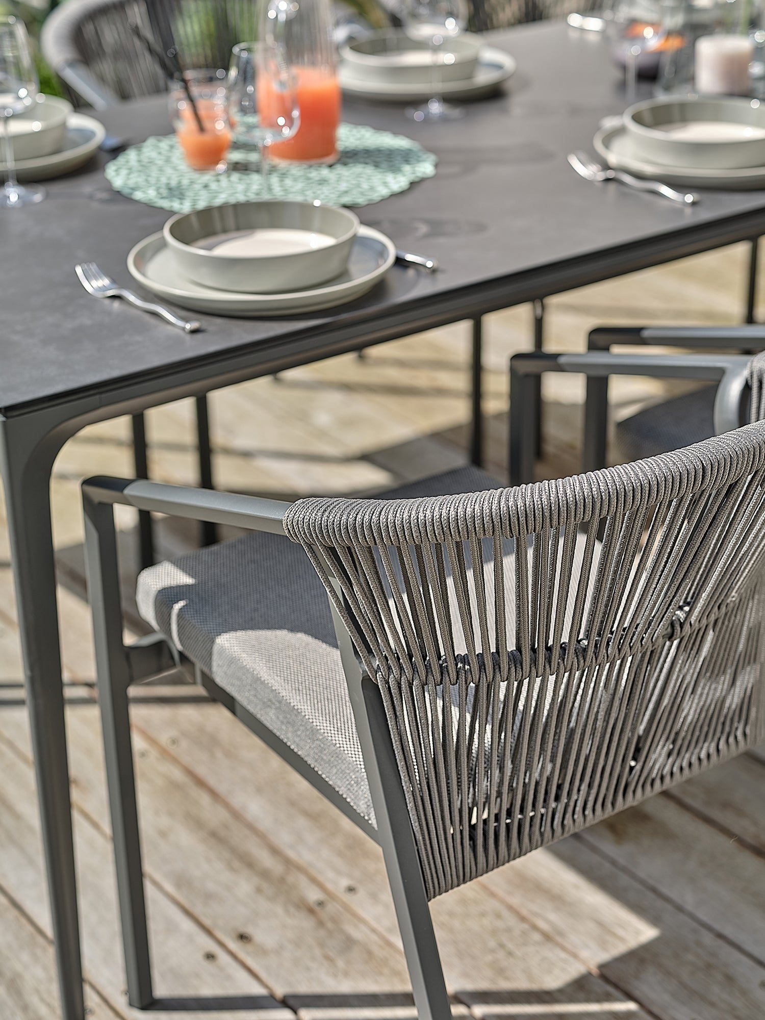 Ensemble repas de jardin Tigua 8 places avec plateau en céramique sur verre - Gris anthracite 200 cm
