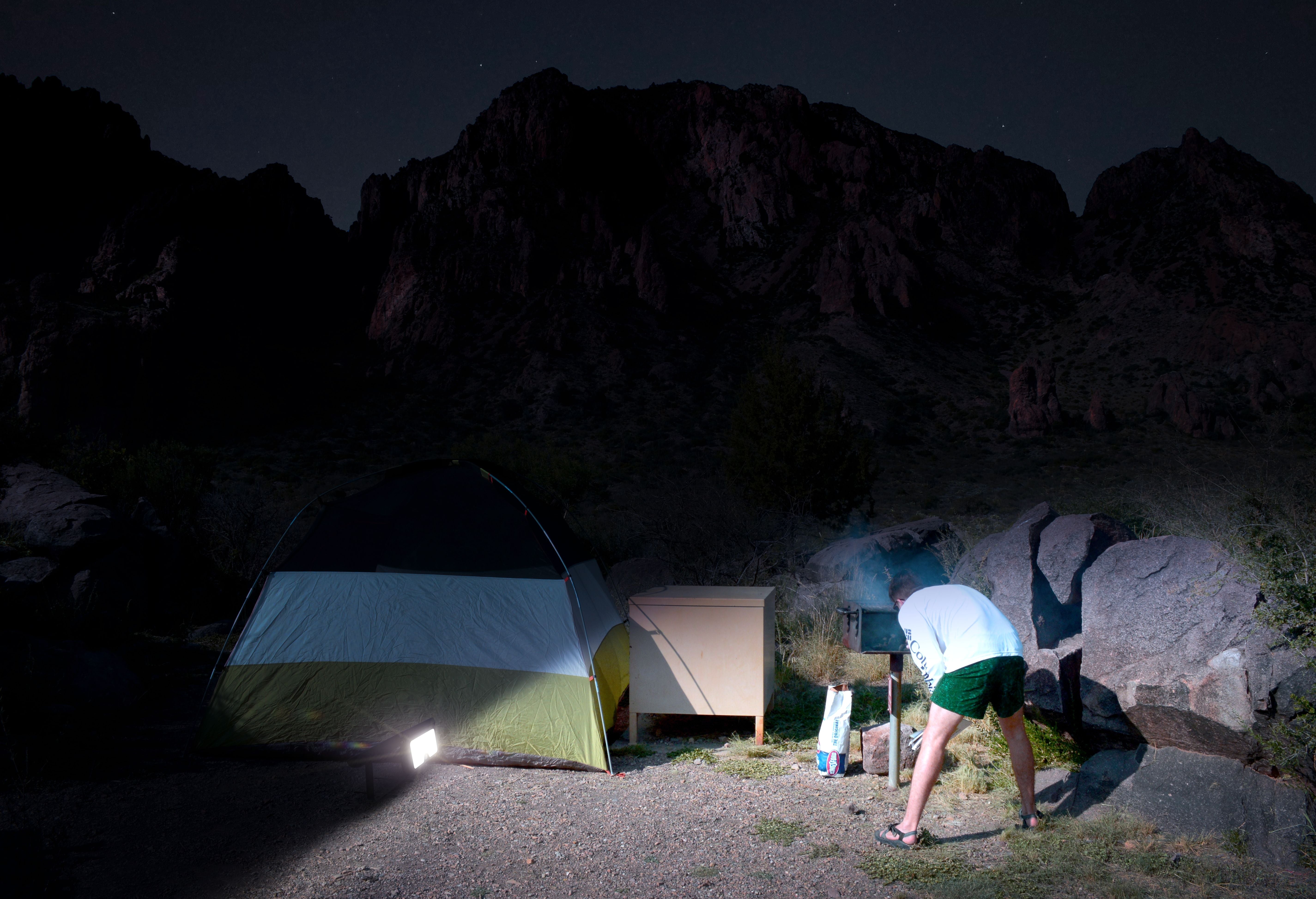 Solar LED Floodlight 10W - Projecteur à énergie solaire - Lampe d'extérieur - IP65 - Lumière vive avec détecteur de mouvement