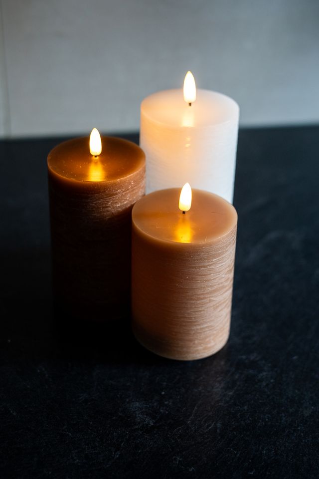 FlinQ - Ensemble de 3 bougies LED rechargeables à flamme vacillante - Télécommande incluse - Nuits urbaines