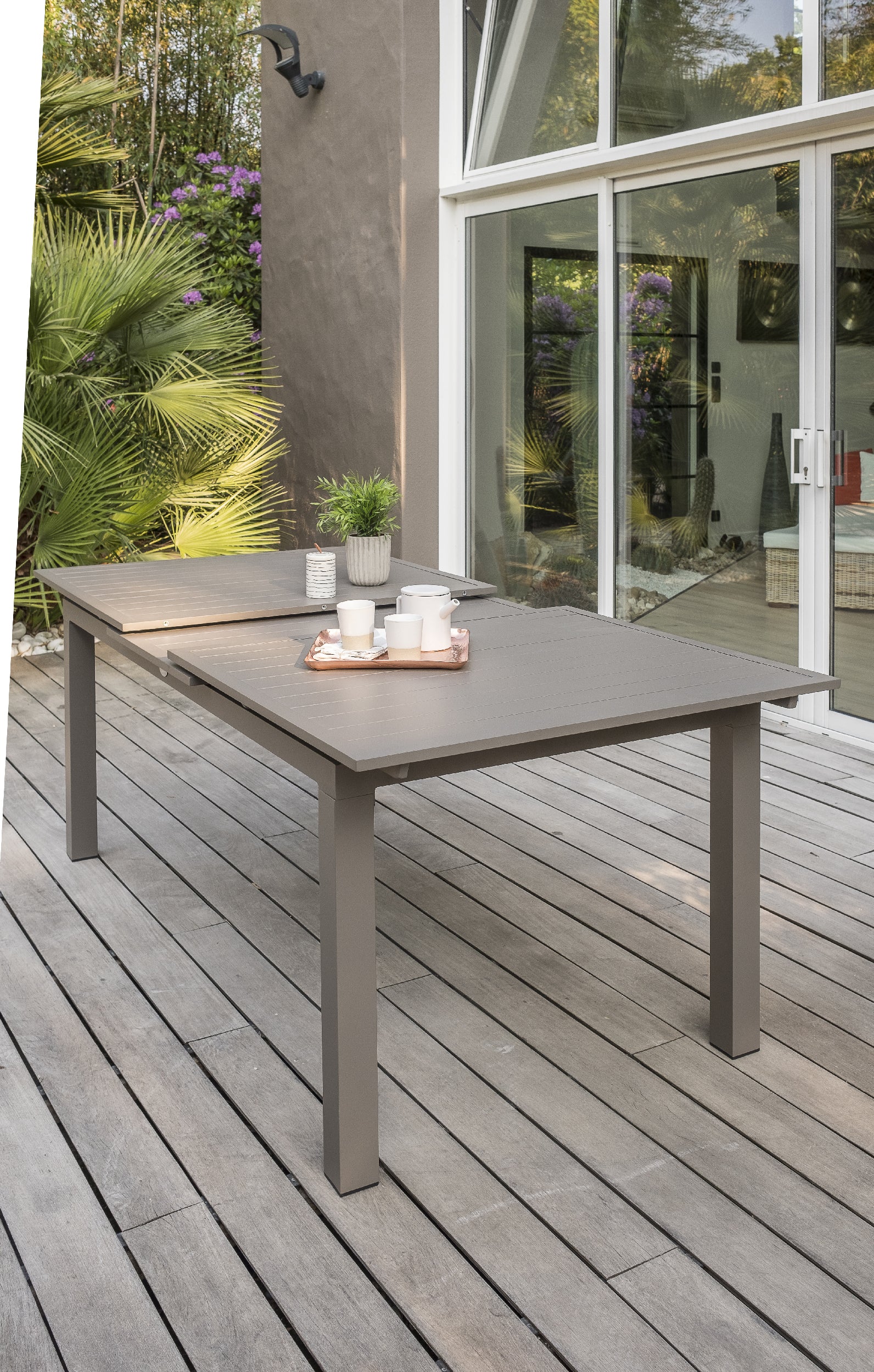 Table de jardin ZAHARA (180/240x100 cm) en aluminium avec rallonge automatique - TAUPE