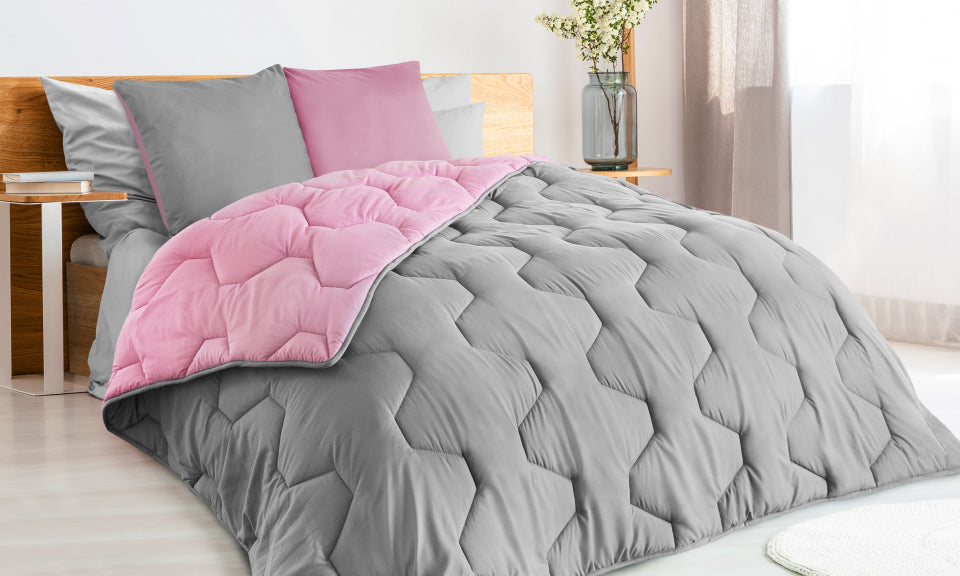 Couette chaude réversible bicolore rose et gris 240x260cm - microfibres 300 g/m2 + 2 oreillers mi-ferme