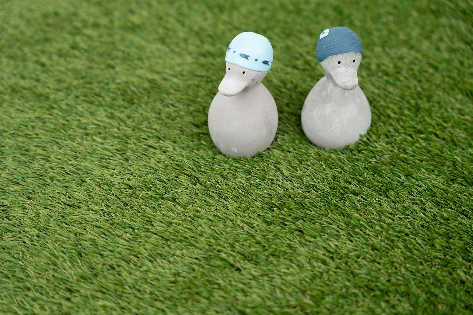 Gazon synthétique Yalena Grass Olive - 42 mm