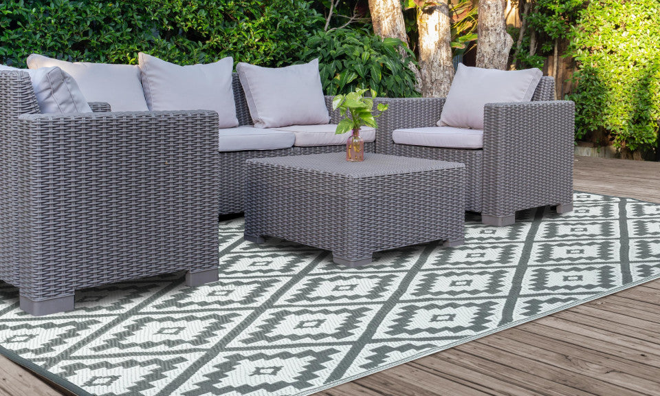 Tapis extérieur rectangulaire 160 x240cm gris motifs "vahiné" losanges