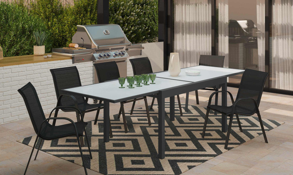Table de jardin extensible grise en verre trempé 135-270cm