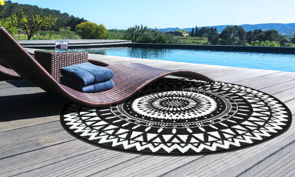 Tapis extérieur rond 150cm noir Maori motifs "ethniques"