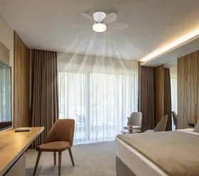 Ventilateur de plafond métal blanc mat et lampe - Delores