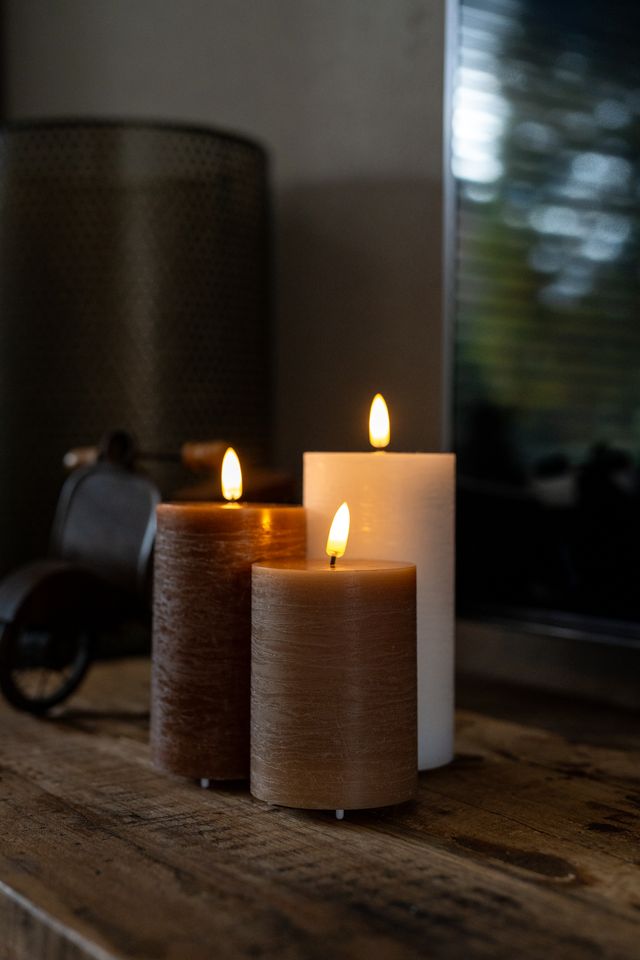 FlinQ - Ensemble de 3 bougies LED rechargeables à flamme vacillante - Télécommande incluse - Nuits urbaines