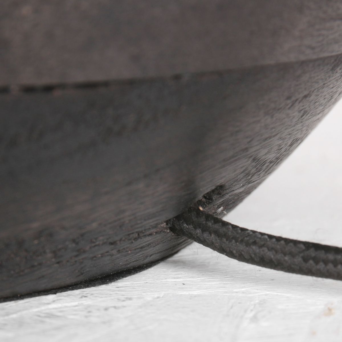 Lampe de table en bois noir avec abat-jour en velours bleu