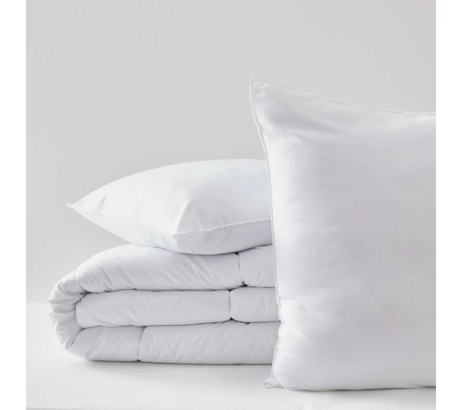 Pack 3 pièces Couette 140 x 200 cm + Oreiller 60 x 60 + Oreiller 45 x 70 Gamme  "Douceur" - Traité Anti Acarien Soft & Care