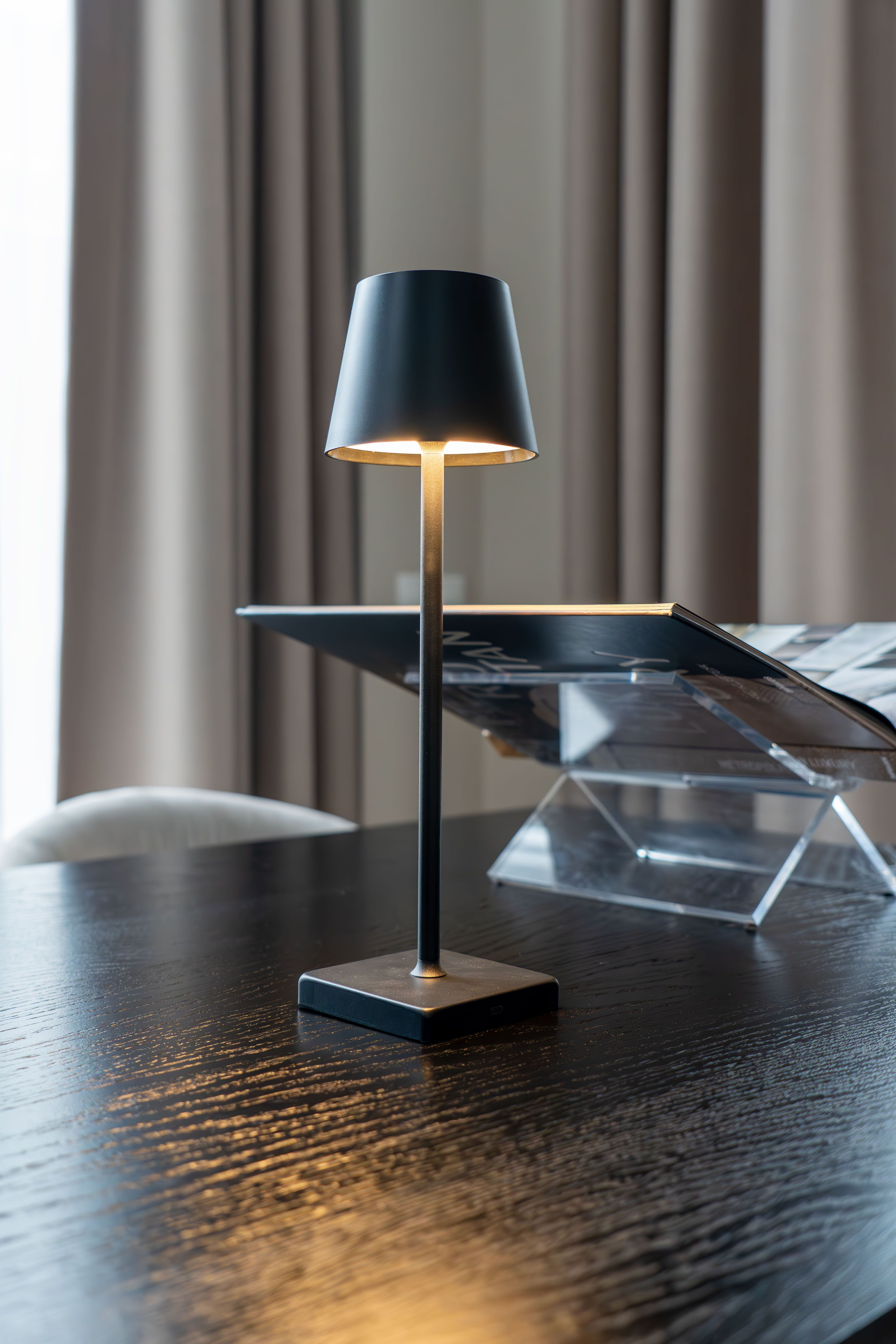 FlinQ Lampe de Table Nova Noire - Rechargeable et avec Commande Tactile