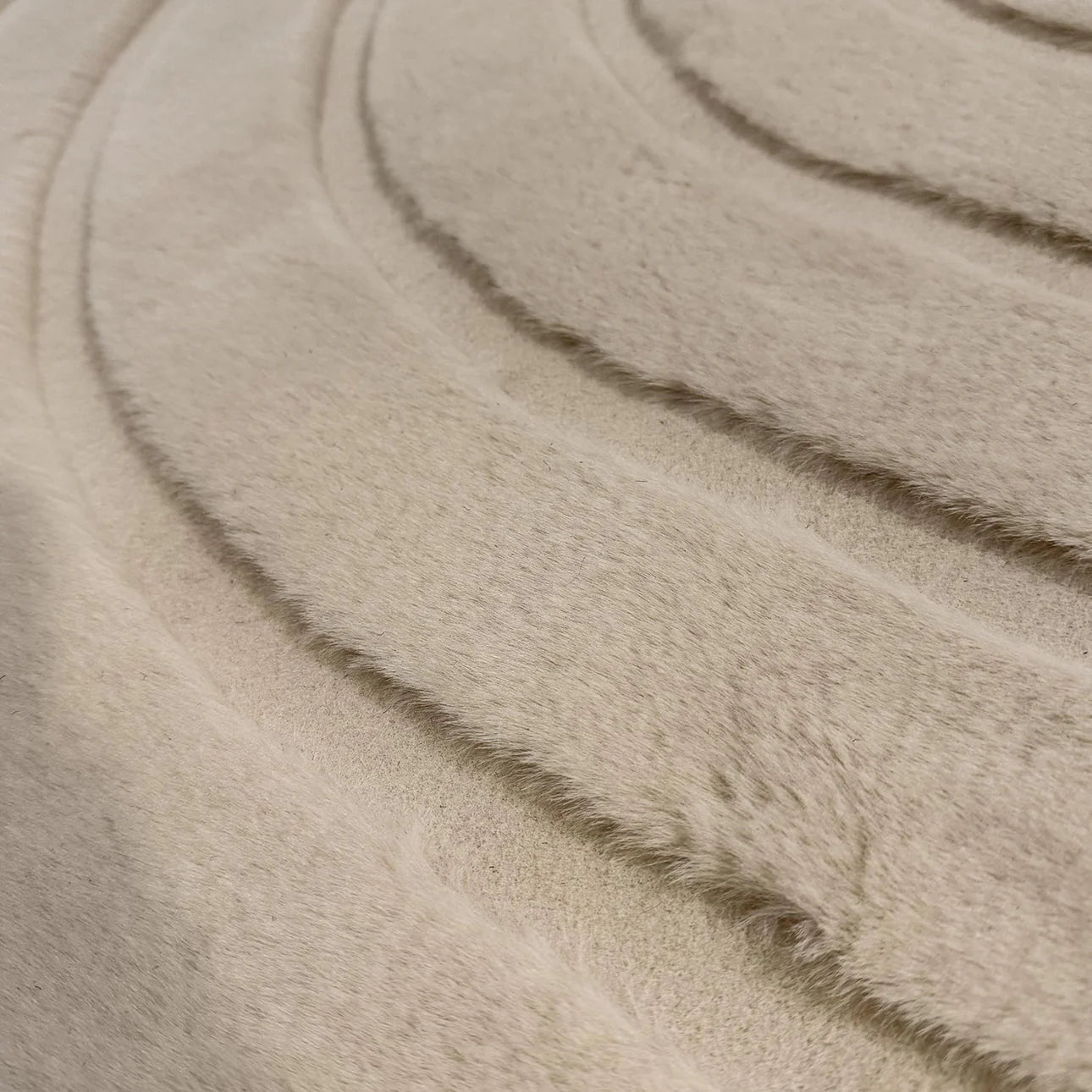 Tapis doux á motifs en relief beige - Alaska