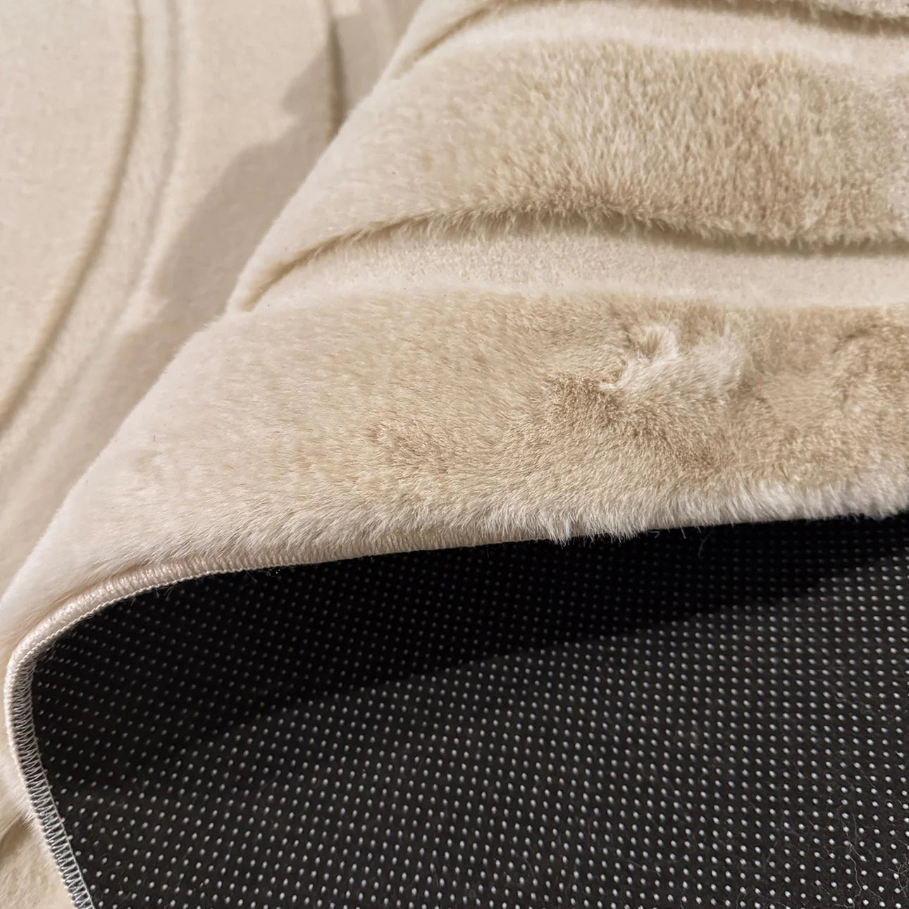 Tapis de salon uni doux beige - Nordik